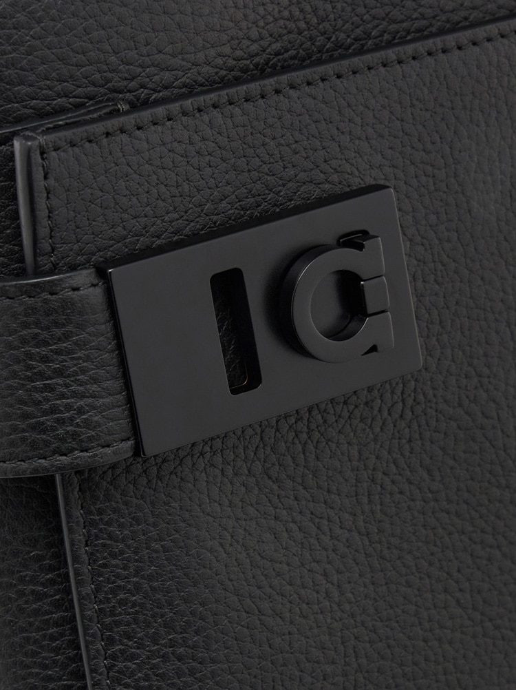 Bolso bandolera con hebillas Gancini North-South Gallery image 7