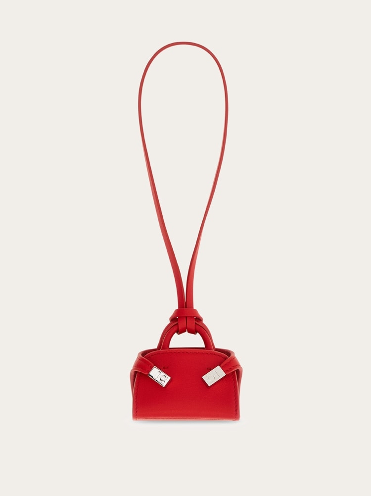 Hug mini charm Gallery image 1