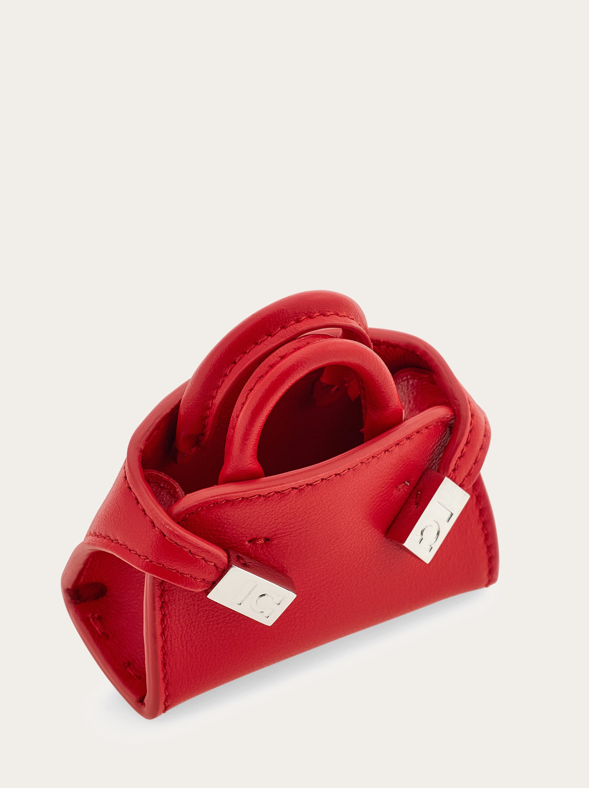 【FERRAGAMO】Hug チャーム レザー Hug mini charm - Women | Ferragamo