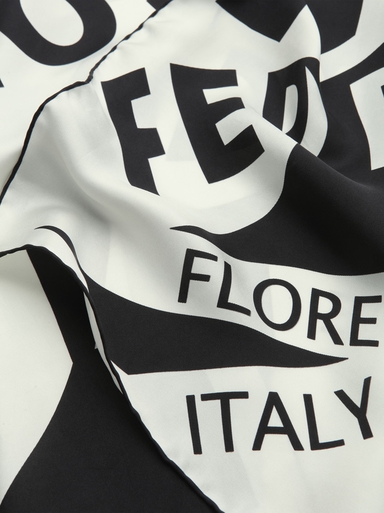 Foulard in seta stampa Logo Gallery image 2