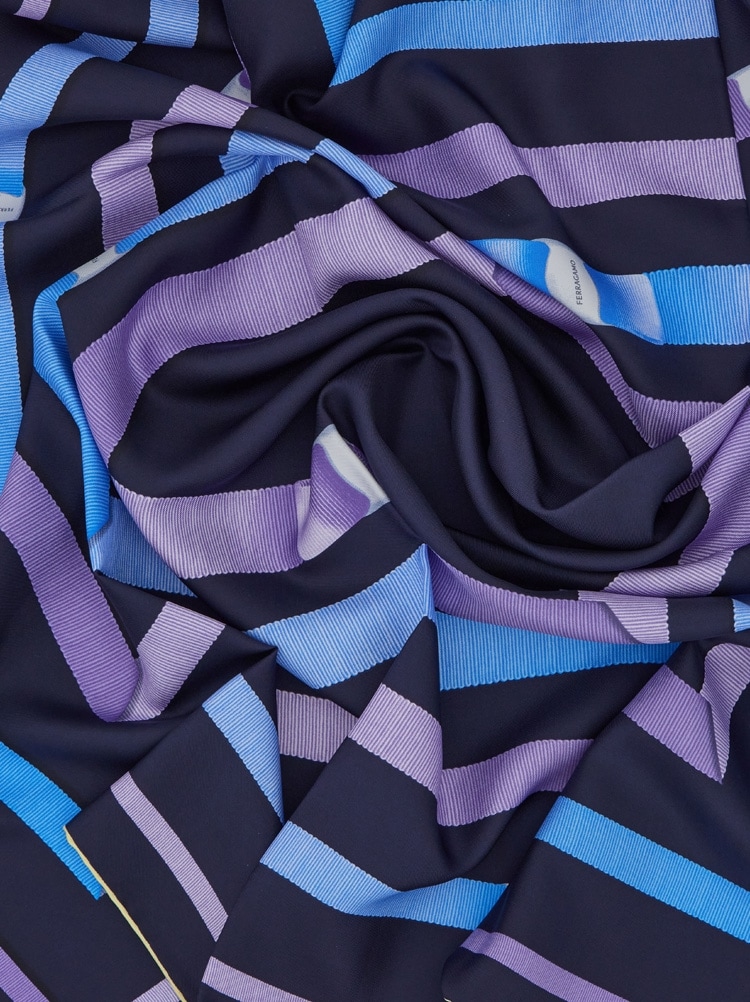 Vara print silk foulard Gallery image 4