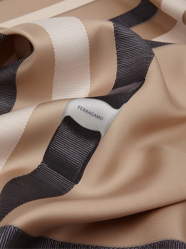 Vara print silk foulard Gallery image 2