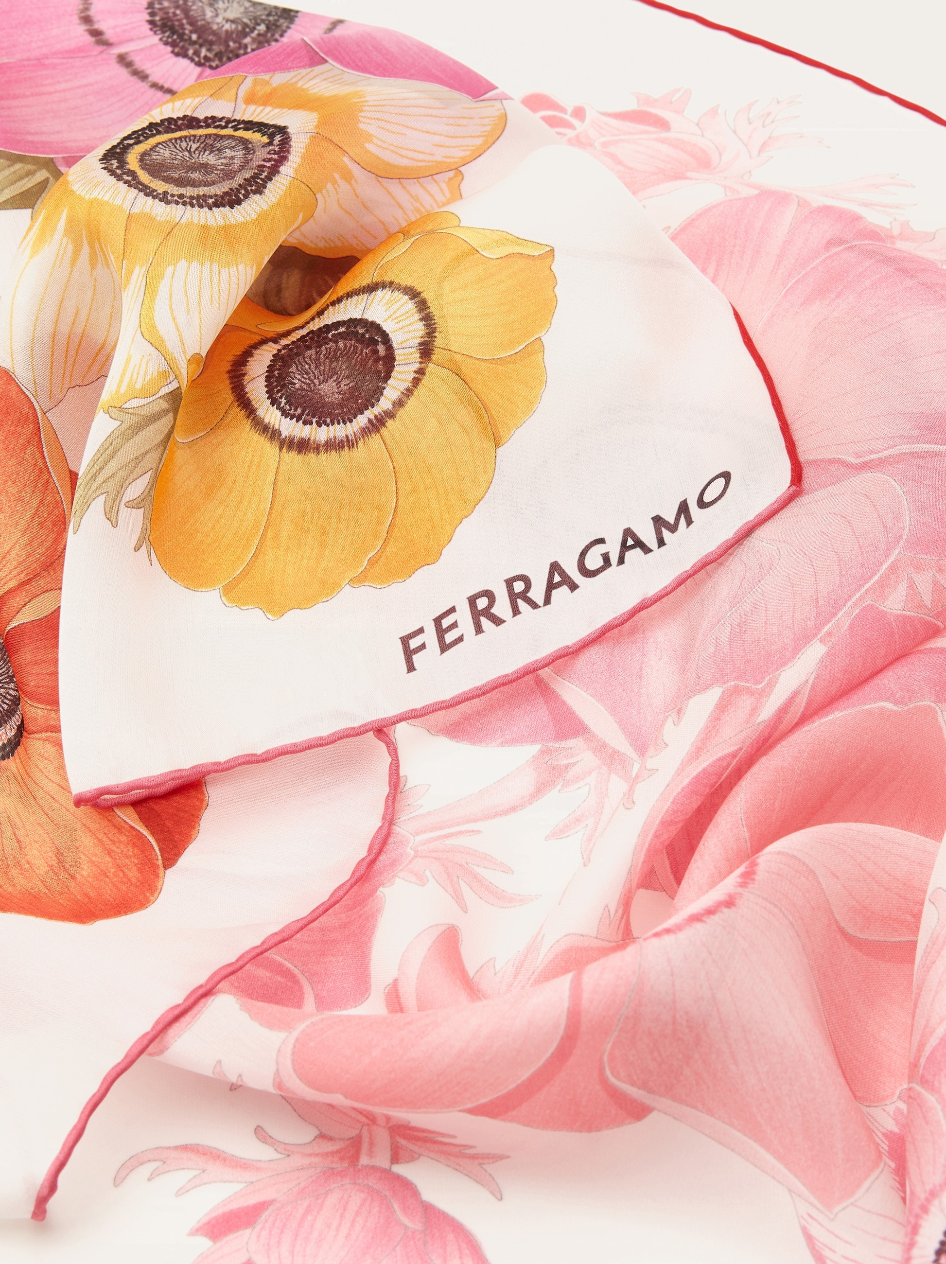 Sabrina Ferragamo フラワープリント シルクスカーフ 未使用》サルヴァトーレフェラガモ Salvatore Ferragamo