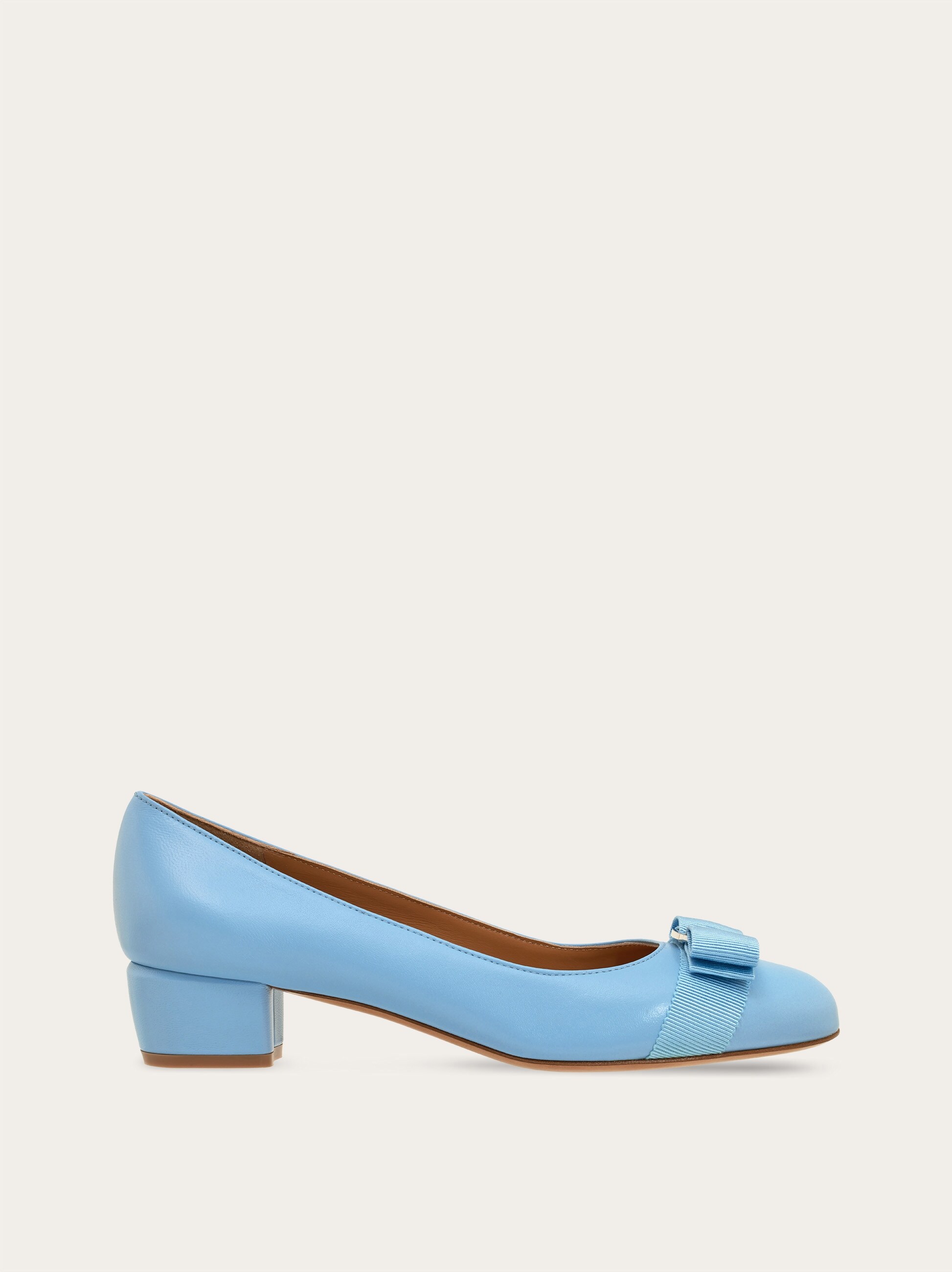 ferragamo vara pump