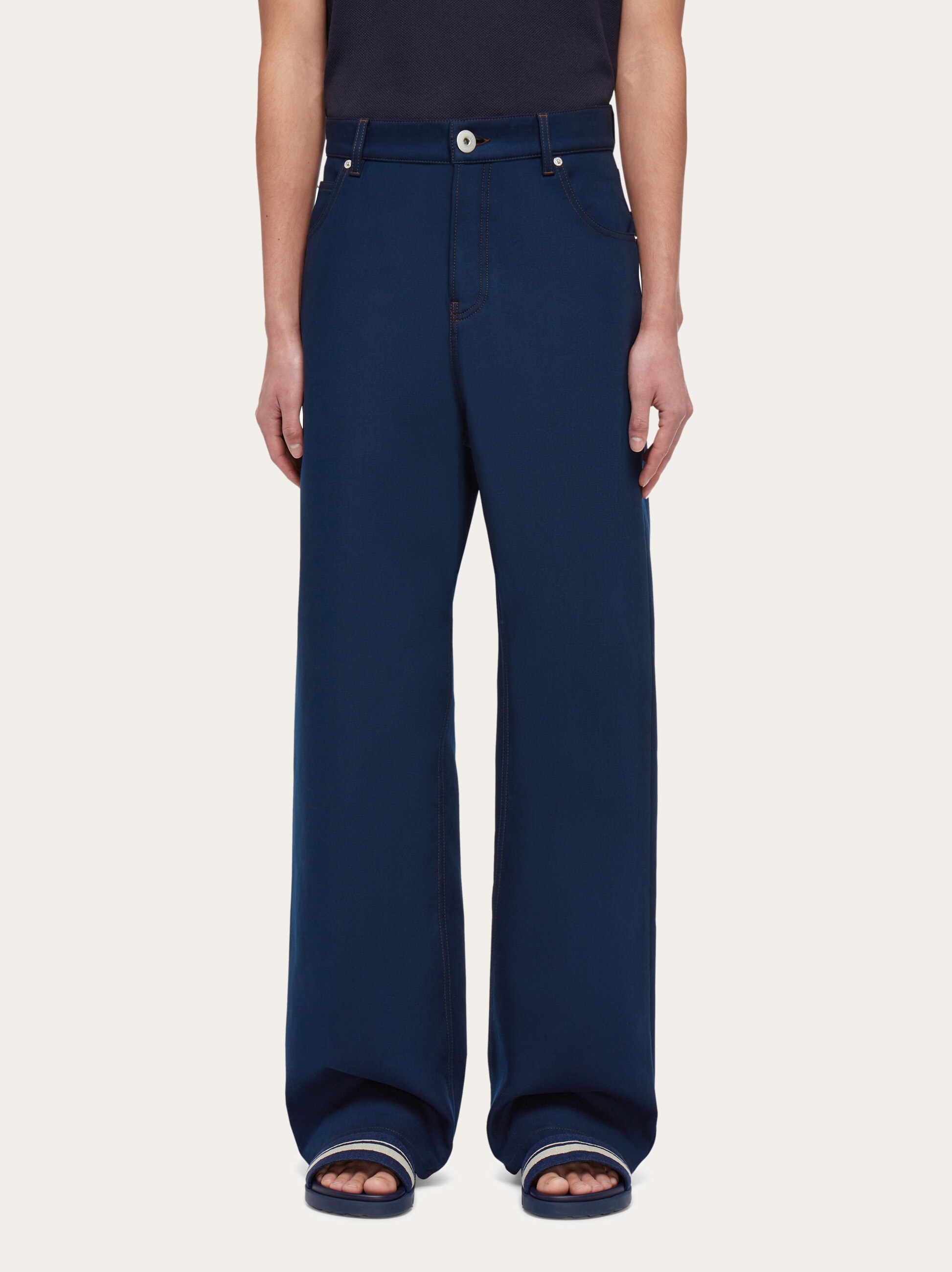 Jeans with contrasting stitching - New Arrivals - Highlights - Men 