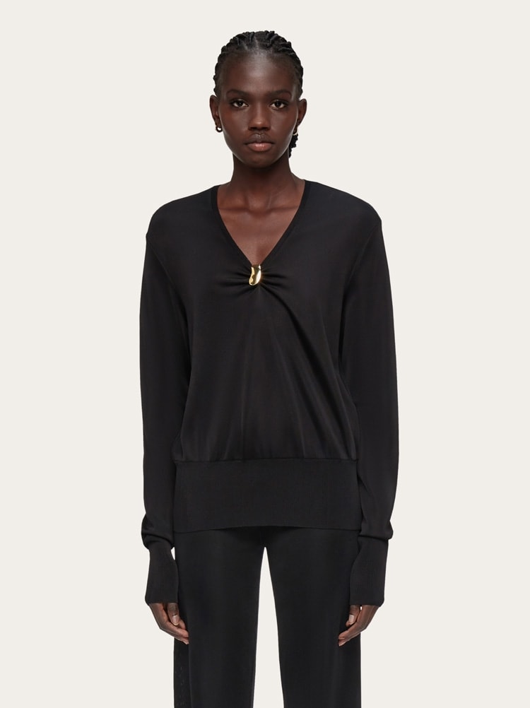 V-neck sweater with golden clip Gallery image 2