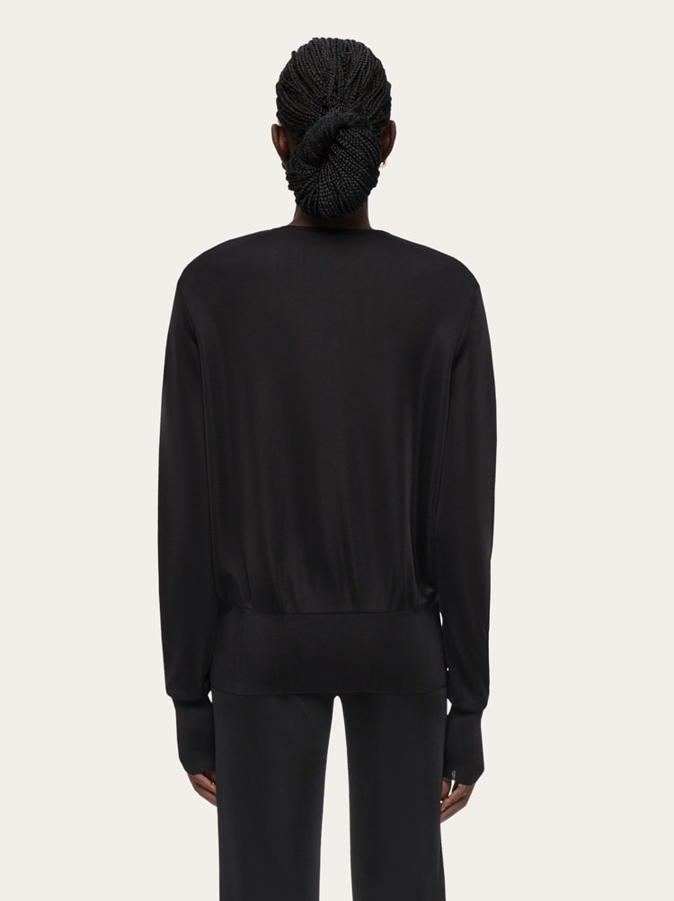 V-neck sweater with golden clip Gallery image 3