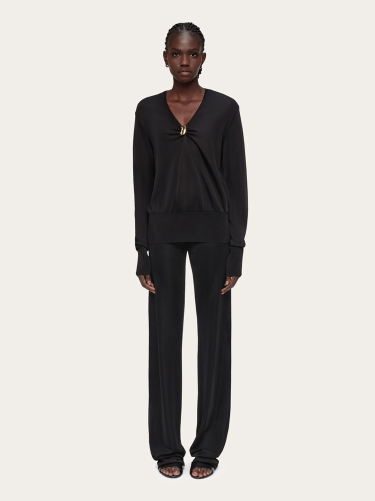 V-neck sweater with golden clip Gallery image 5