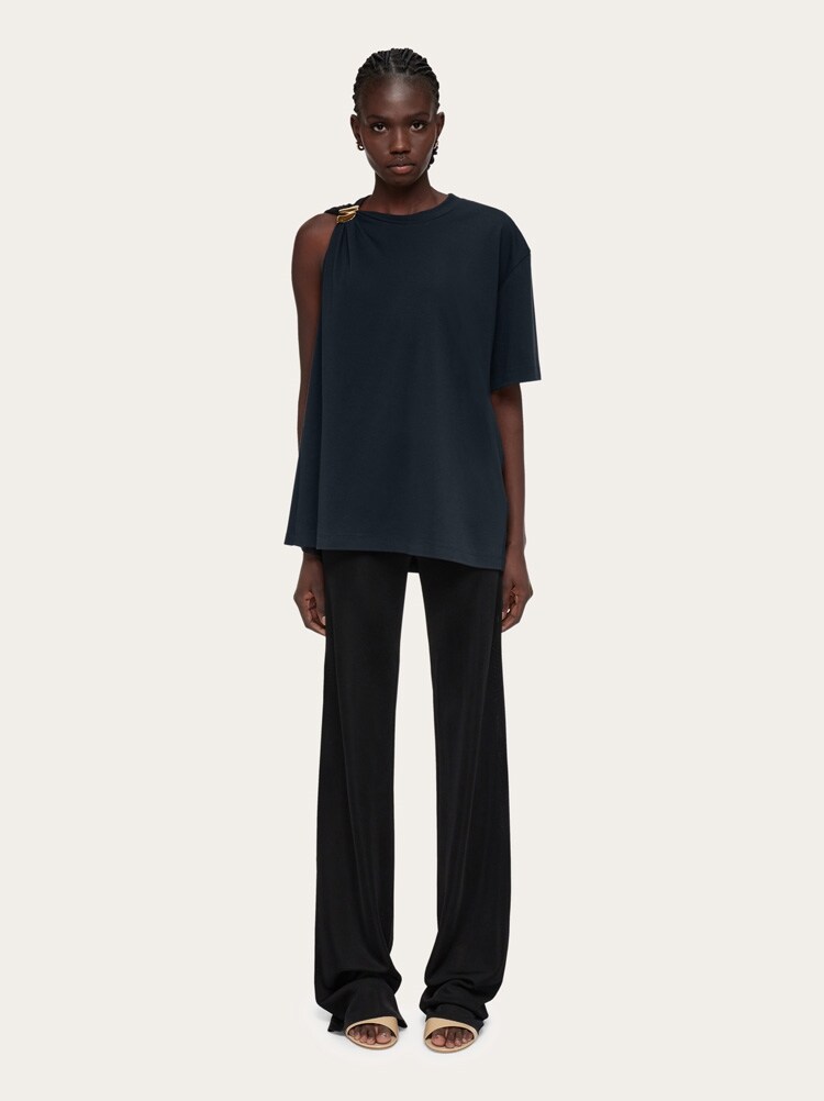 Crew neck t-shirt with golden clip Gallery image 6