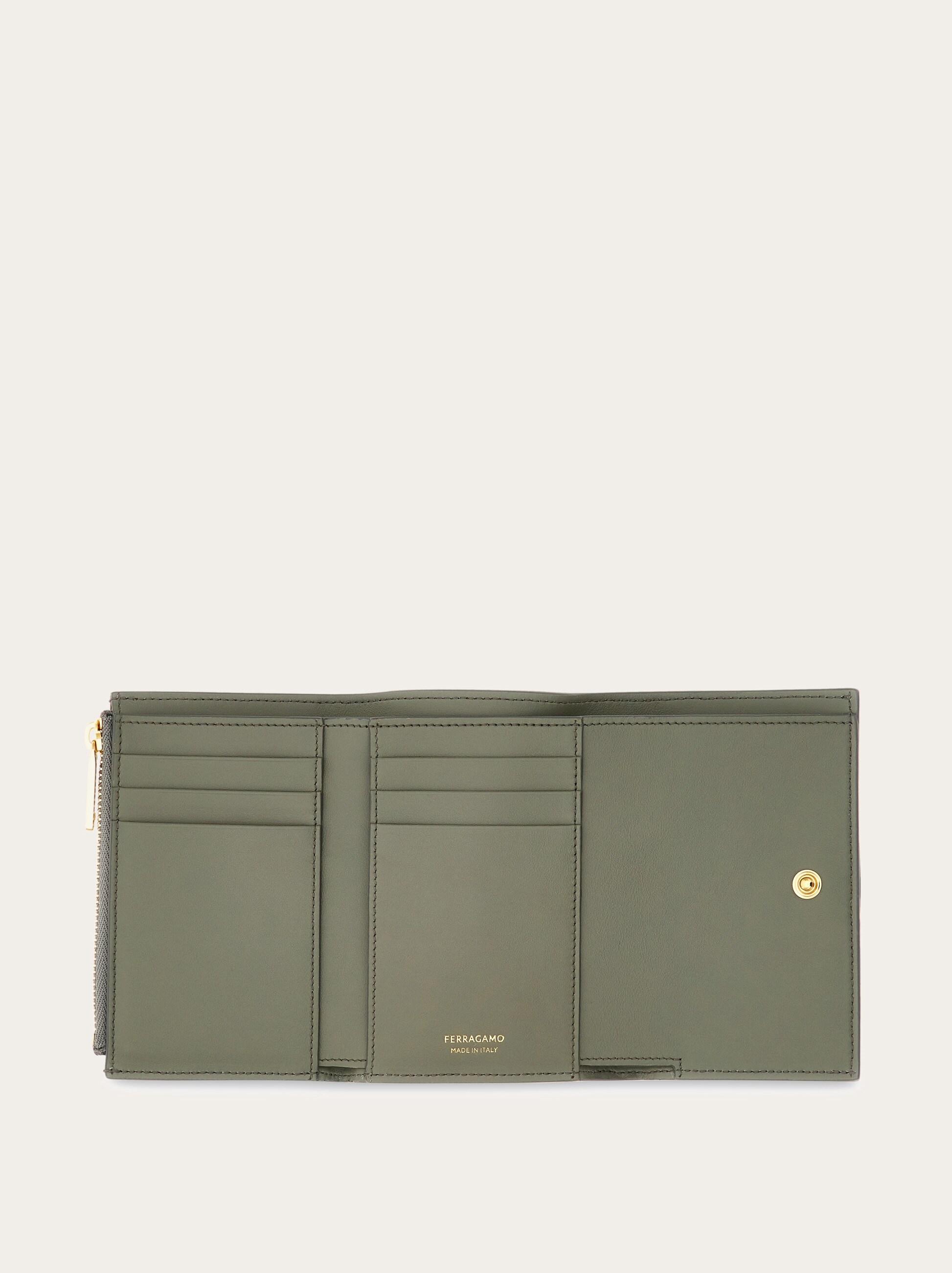 【送料&関税込】Ferragamo Compact Wallet hug Hug compact two-tone wallet - Women | Ferragamo