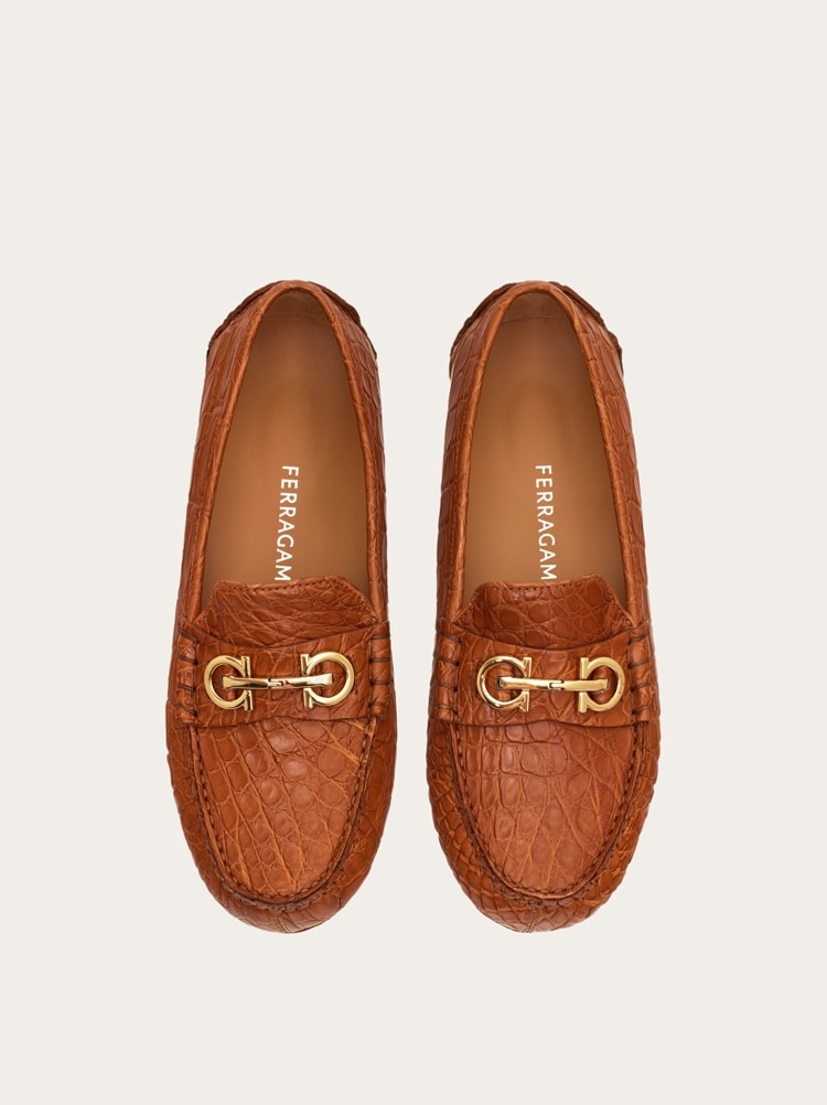 ローファー・オックスフォード FERRAGAMO Woman Loafers Burgundy ENVIE Ferragamo Vara Bow Loafers | Red | FARFETCH