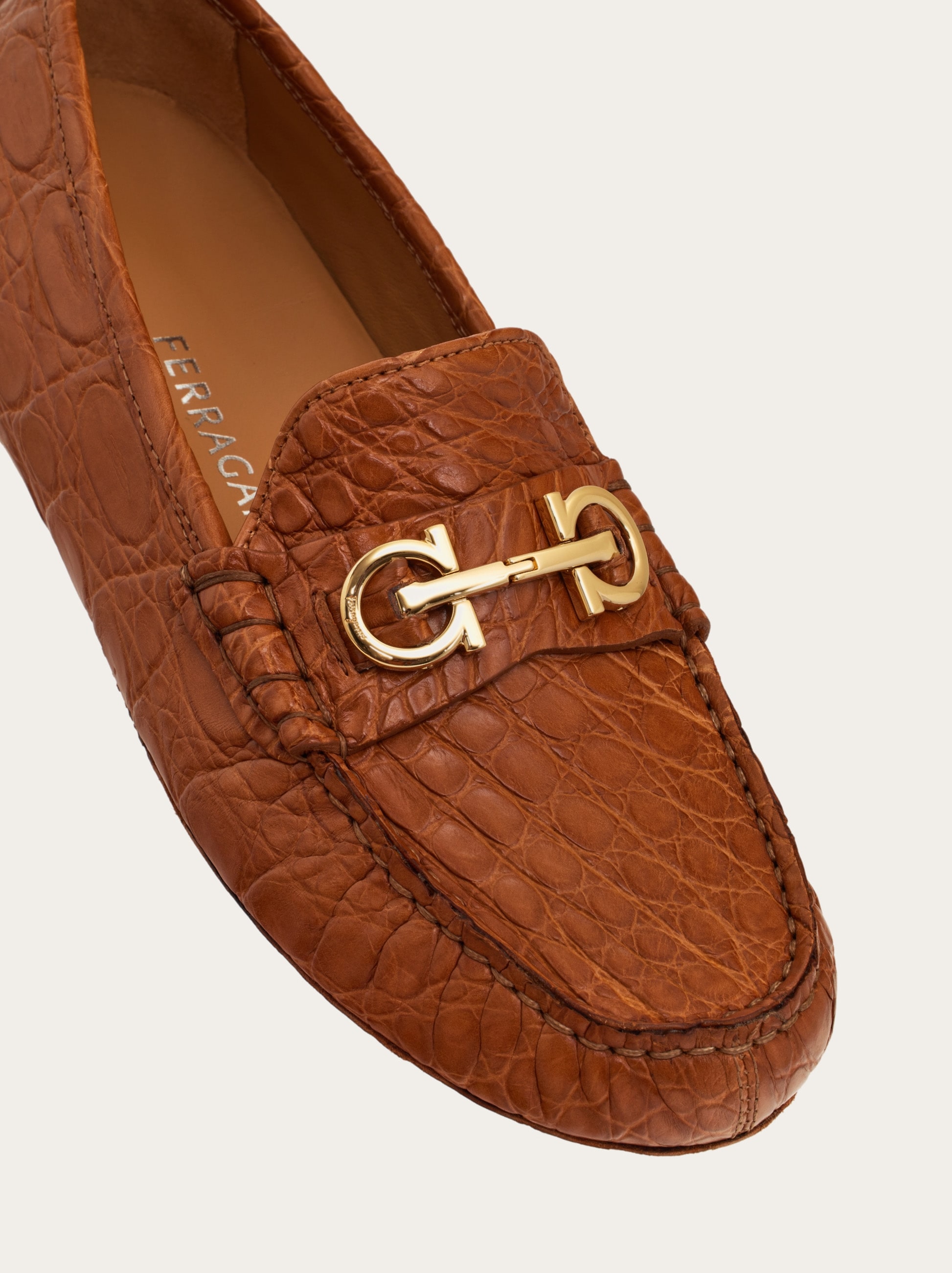 【送料&関税込】Ferragamo Camel Raffia Small Tt Sign Shoppin Hug handbag (XS) - Women | Ferragamo