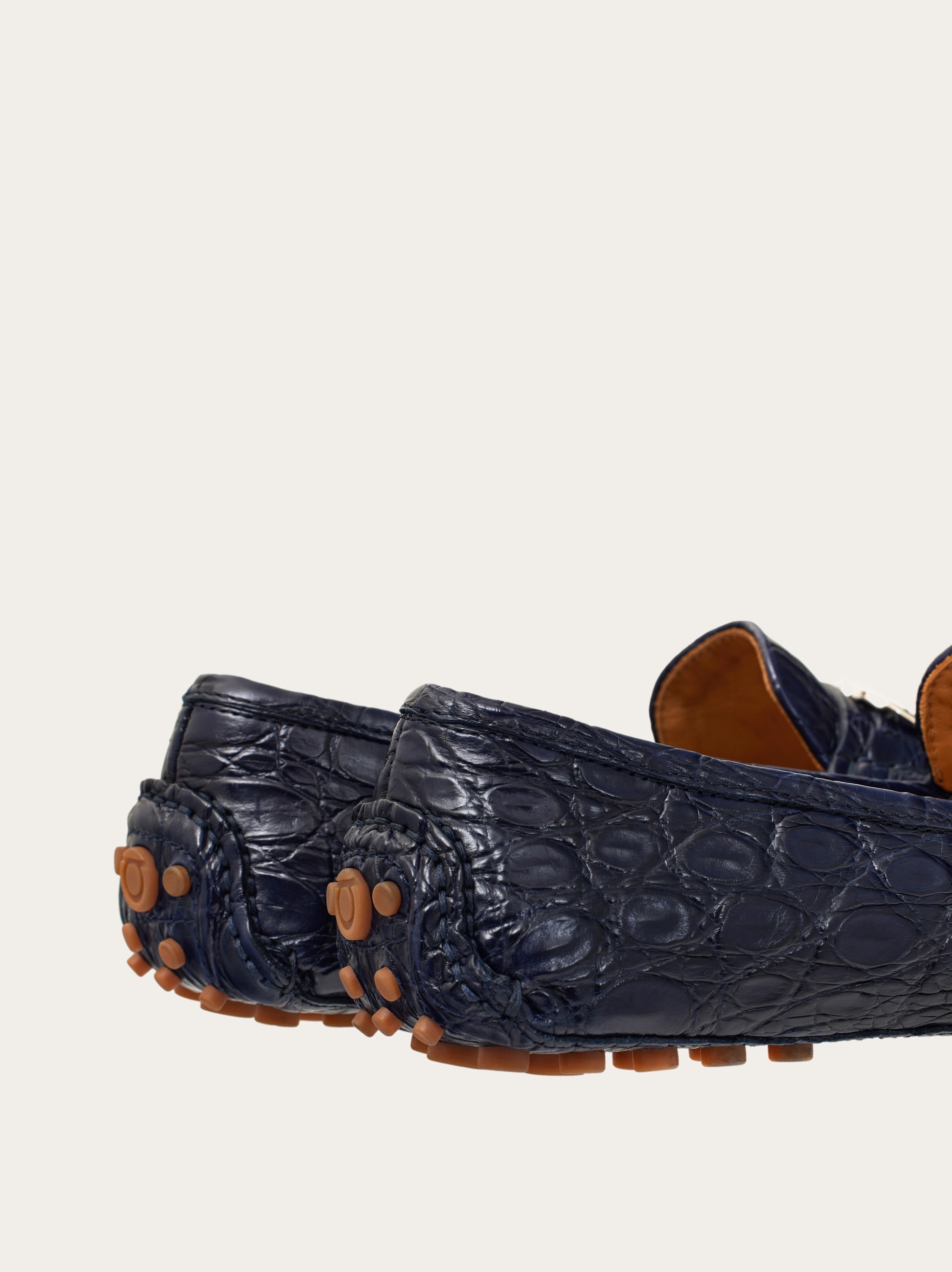 【関税込み】Ferragamo ネイビー Gancini Ornament ローファー Driver with Gancini ornament - Women | Ferragamo