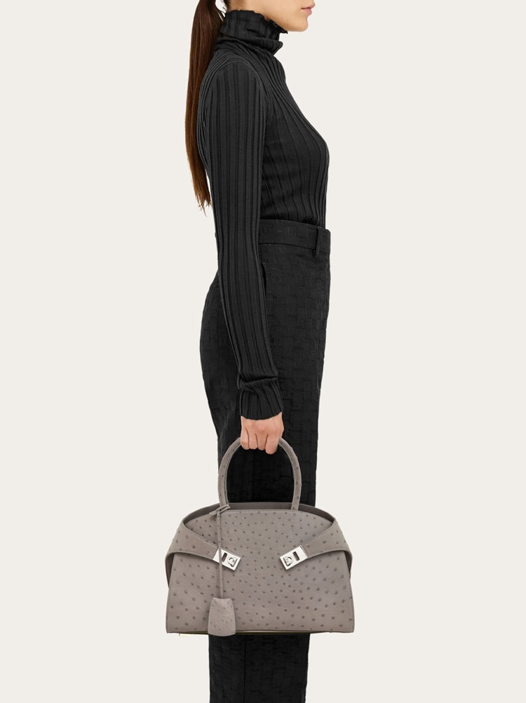 Hug handbag (M) Gallery image 2