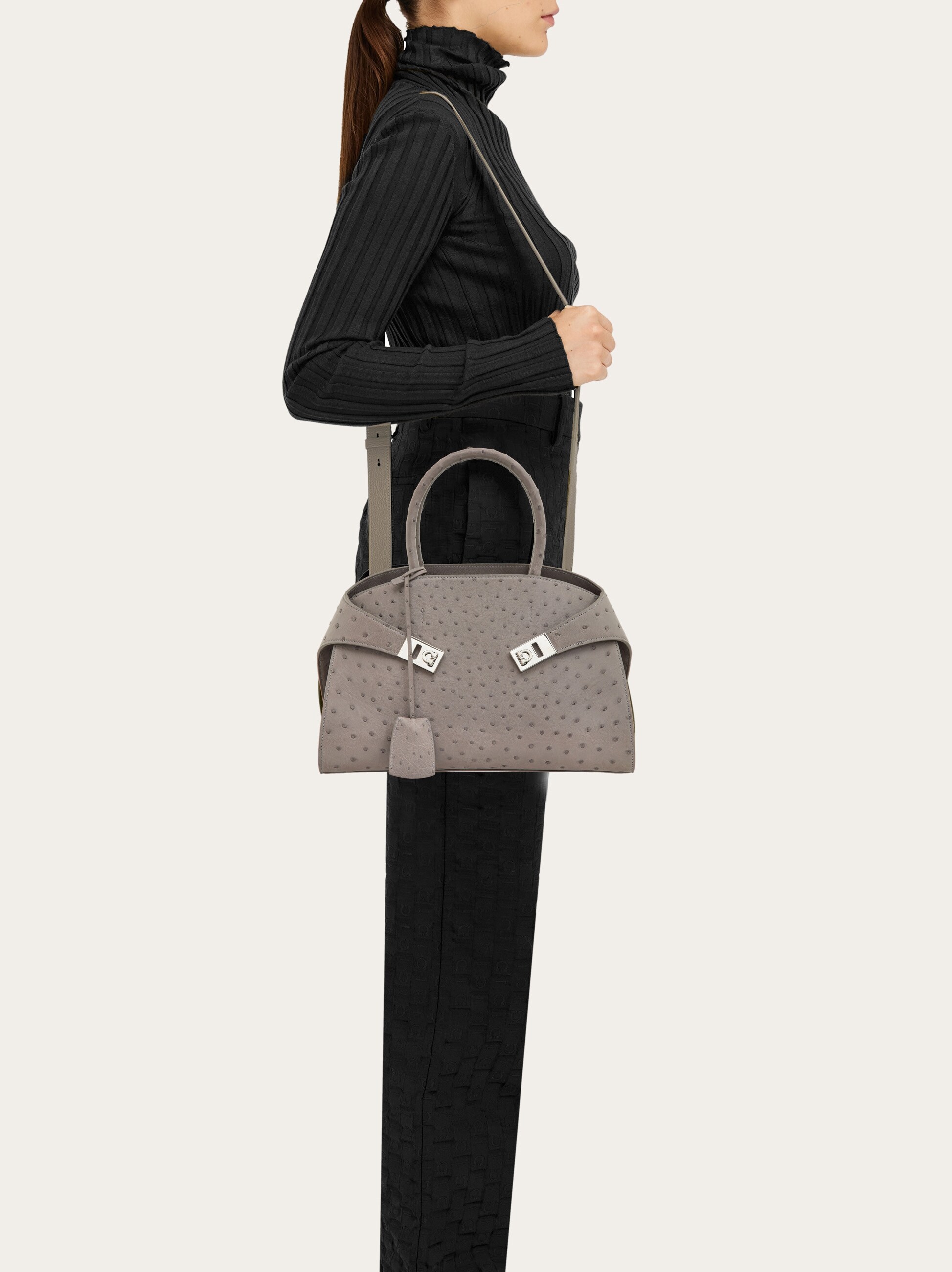 ハンドバッグ Salvatore Ferragamo HUG TH S MIDNIGHT Handbags m handbag in Hug handbag (M) - Women | Ferragamo