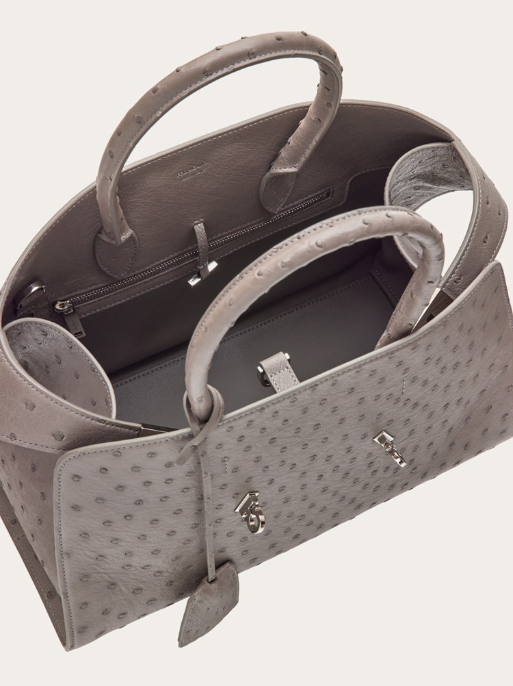 Hug handbag (M) Gallery image 6