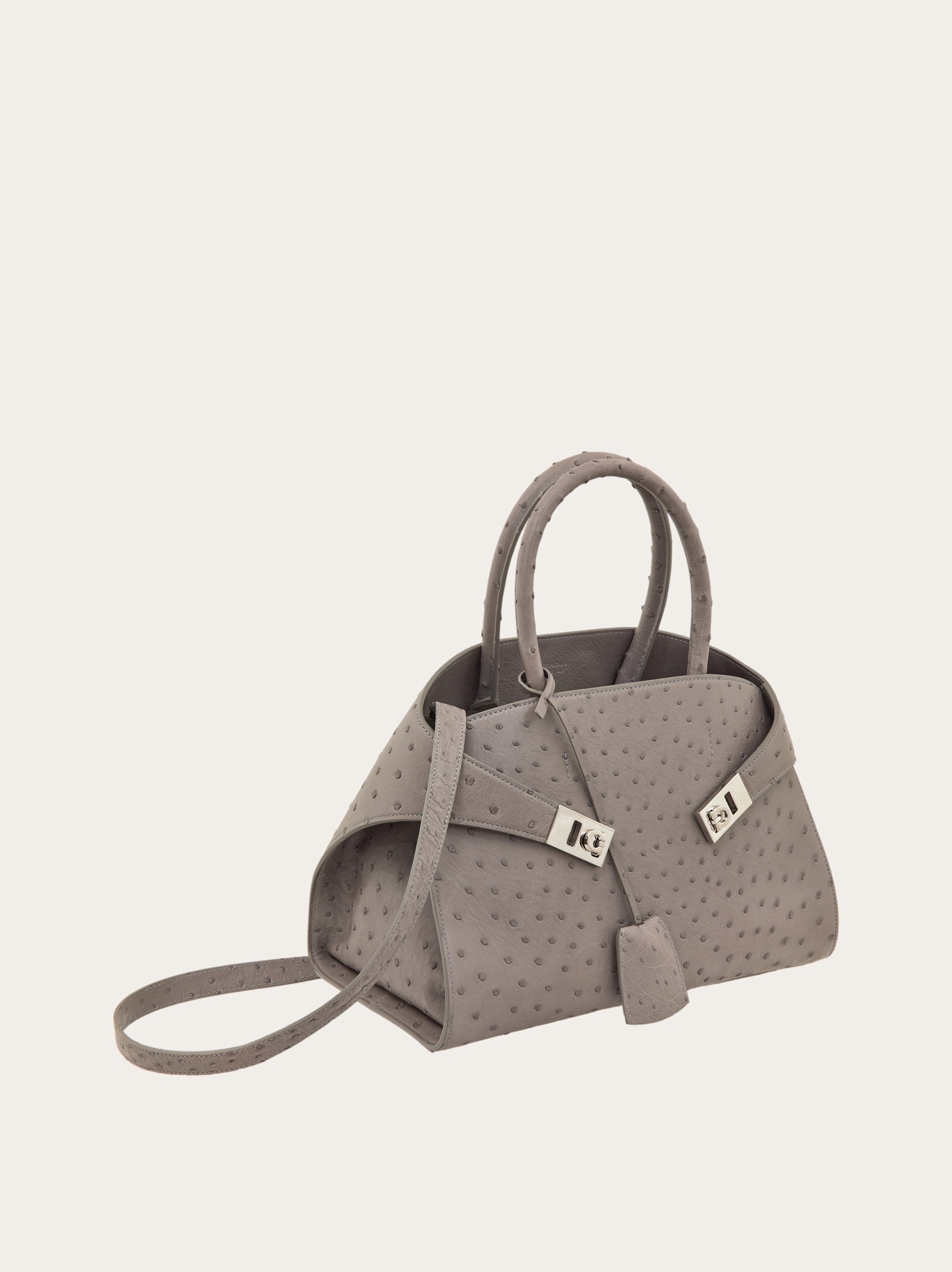 ハンドバッグ Ferragamo Hug multipocket L gray shoulder bag Ferragamo Hug multipocket L gray shoulder bag | TheDoubleF