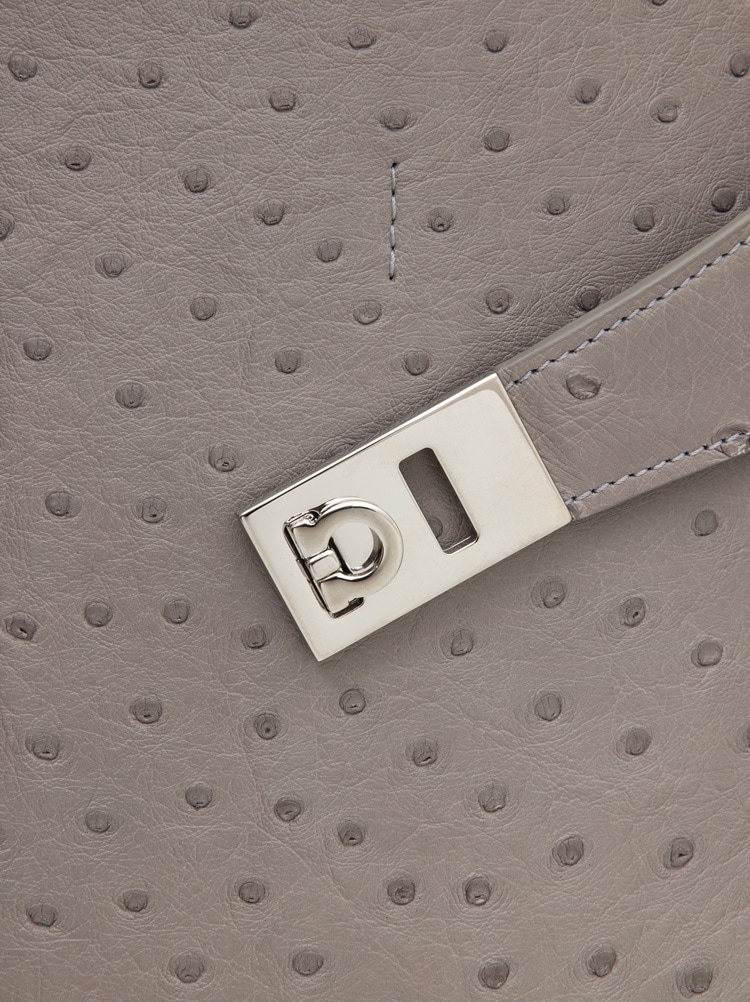 Hug handbag (M) Gallery image 8