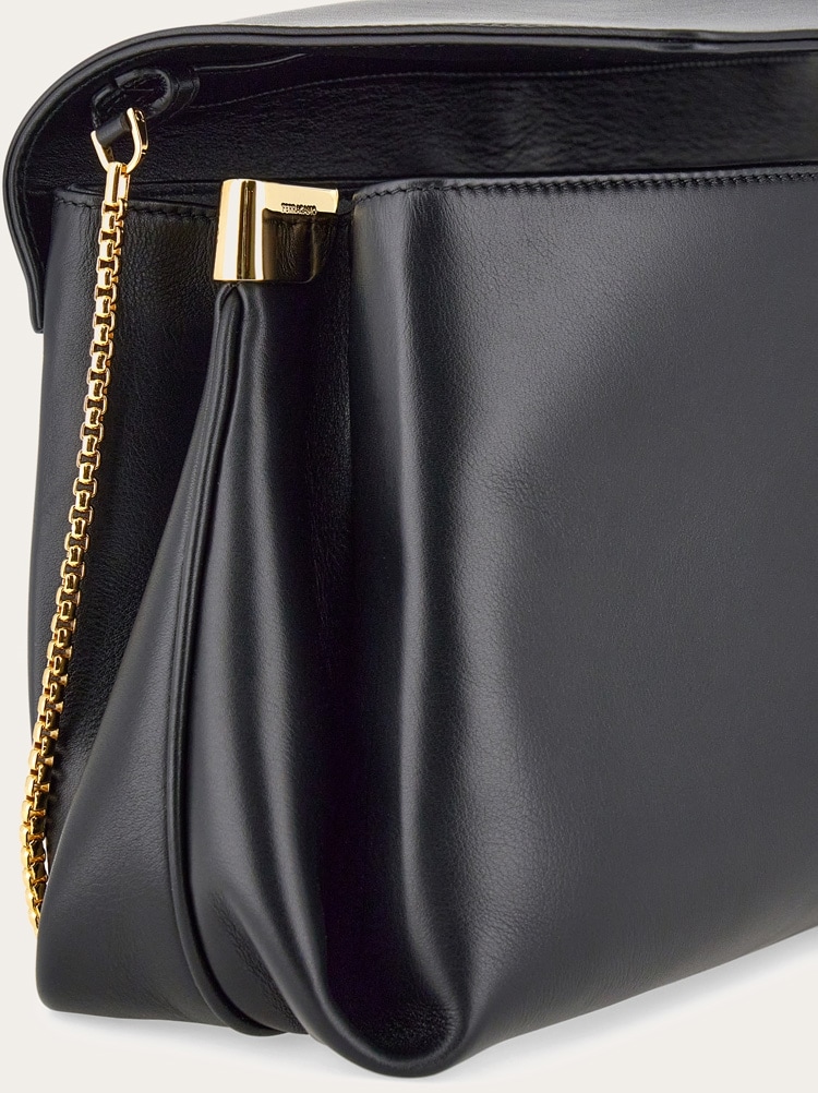 Front flap crossbody bag (M) Gallery image 8