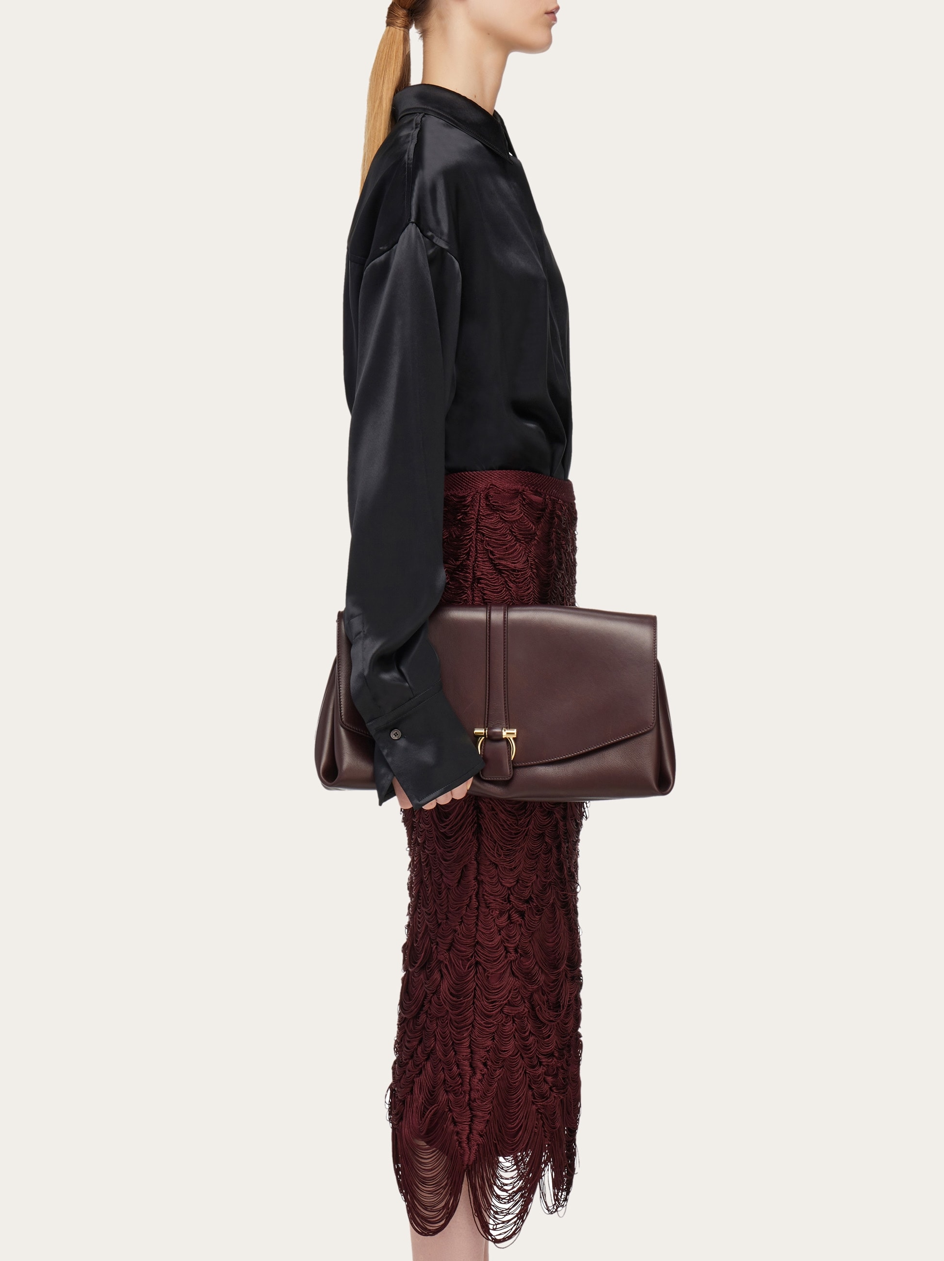 Front flap crossbody bag (M) - Women | Ferragamo