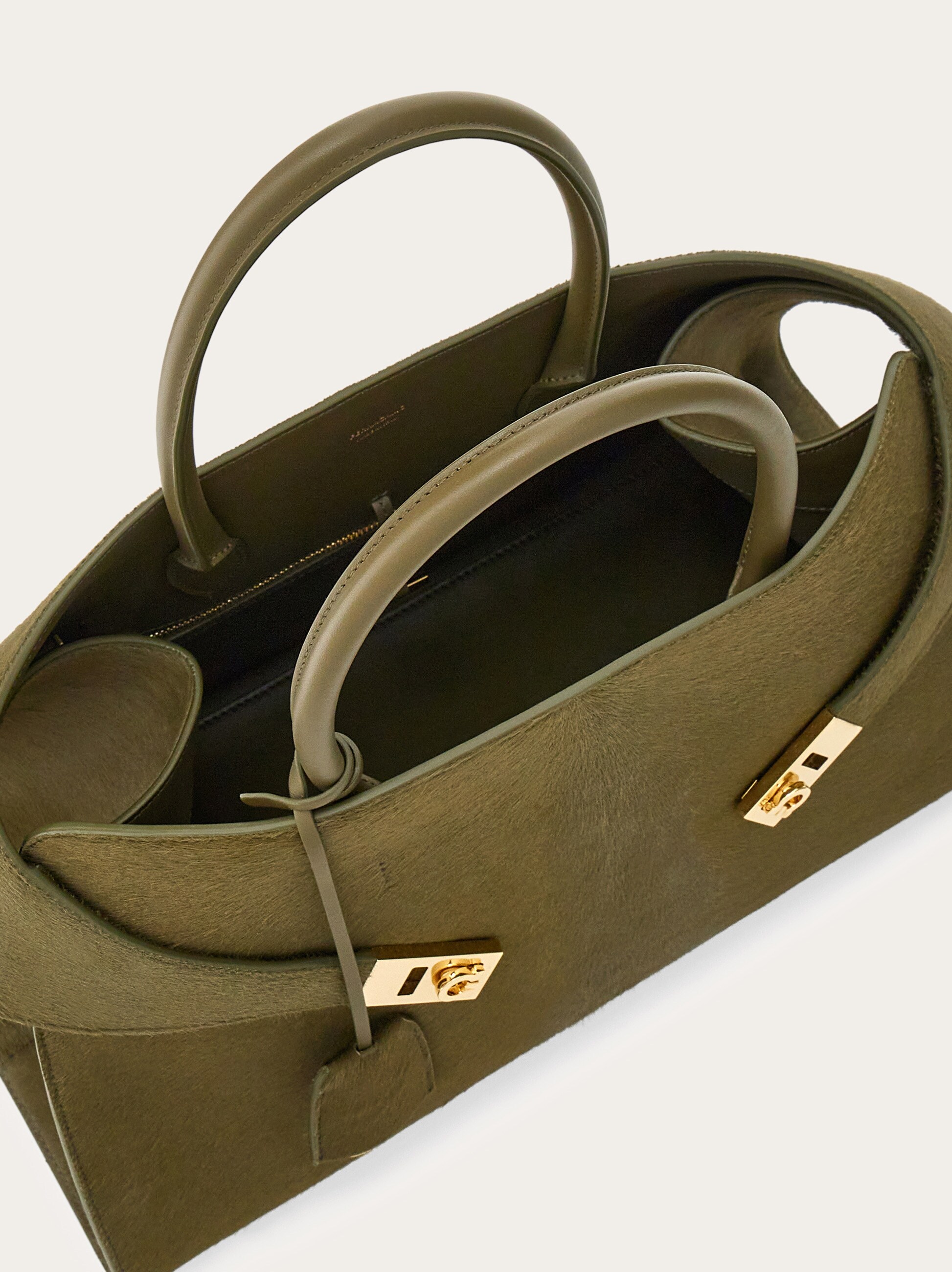 N*s様 【未使用品】Ferragamo hug bag オリーブ New ol Hug handbag (L) - Women | Ferragamo