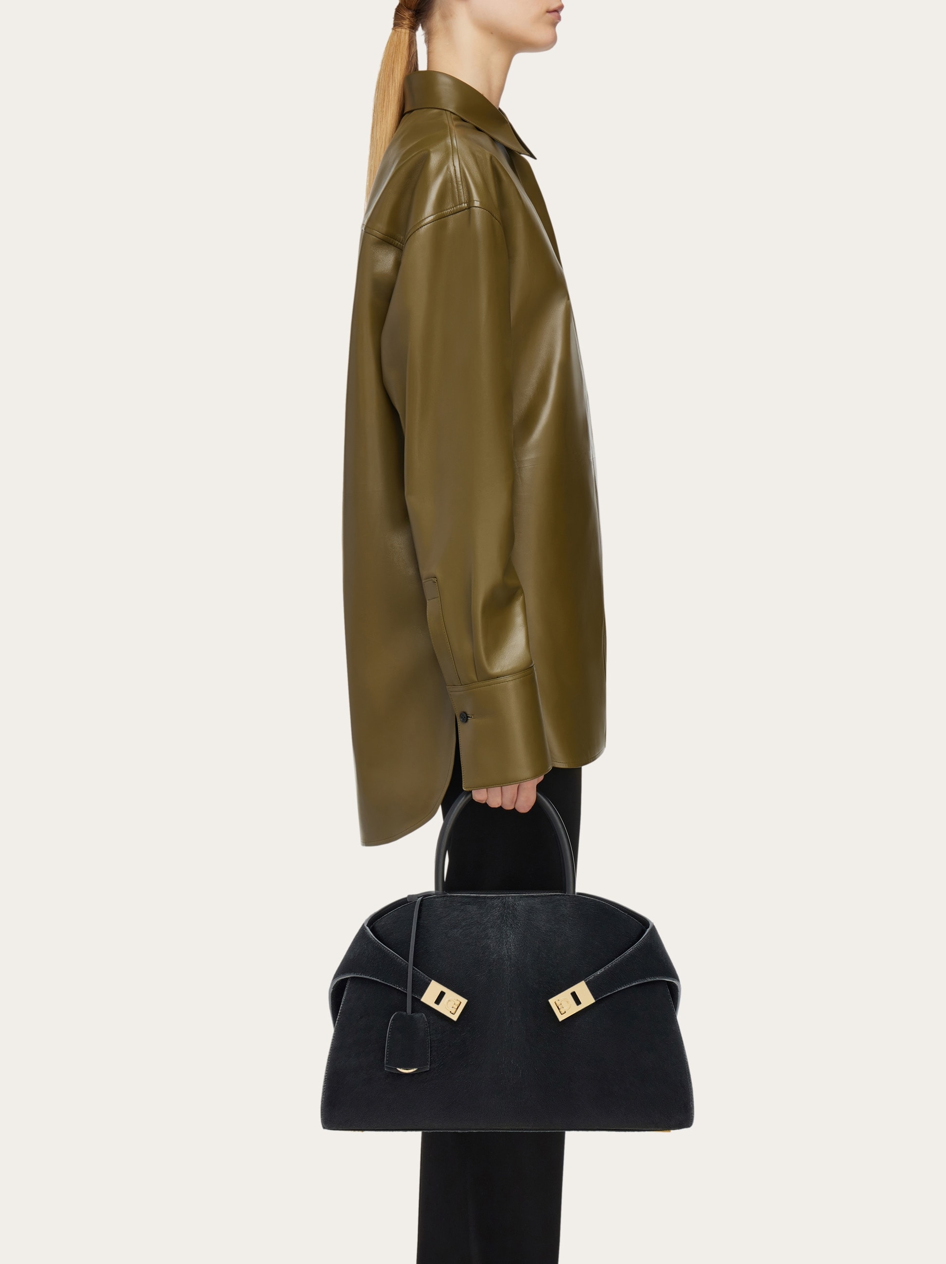 Hug handbag (L) - Women | Ferragamo