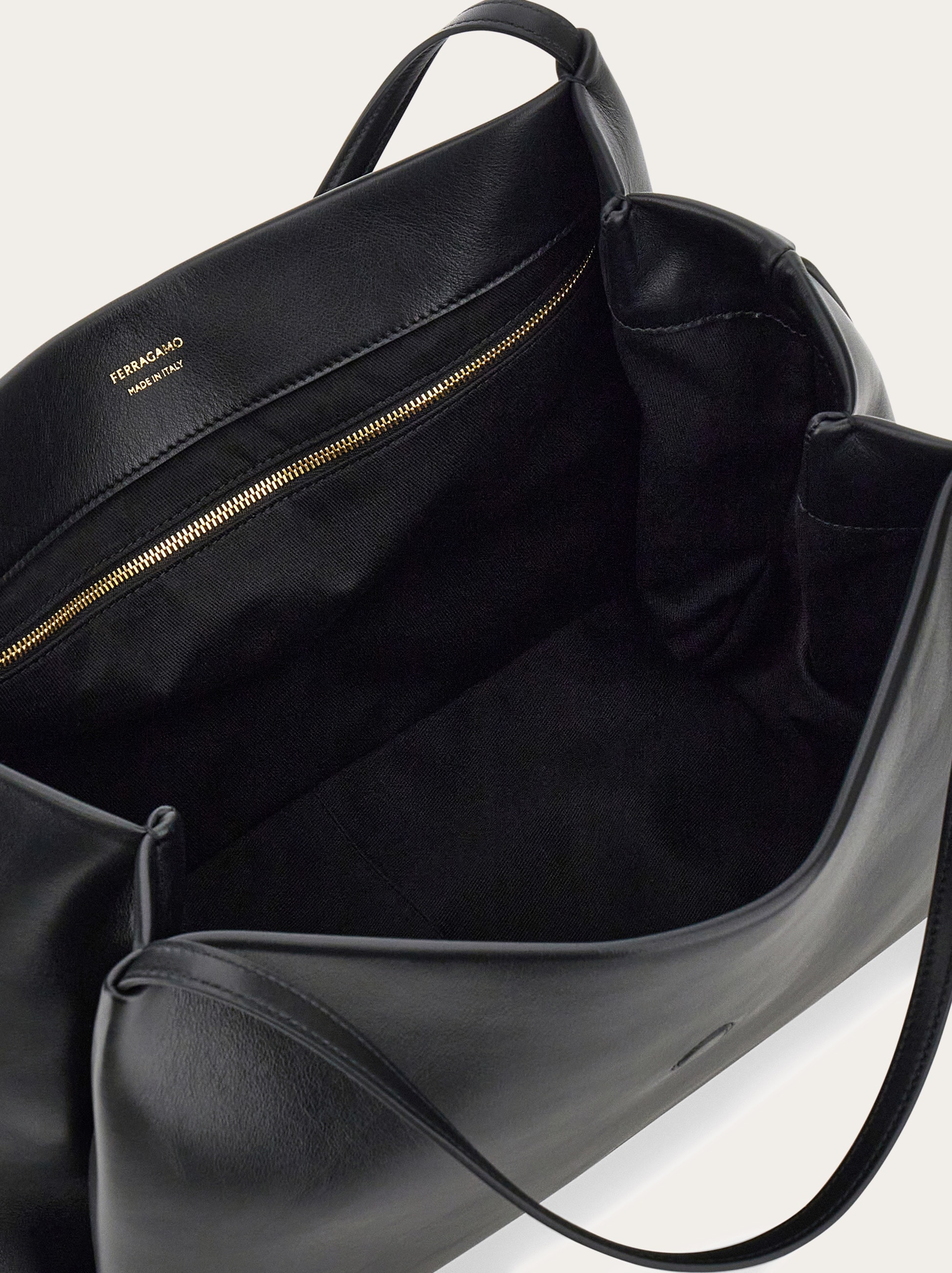 トートバッグ FERRAGAMO SS25 (780516 219939002) 楽天市場】Ferragamo フェラガモ バッグ トートバッグ FERRAGAMO
