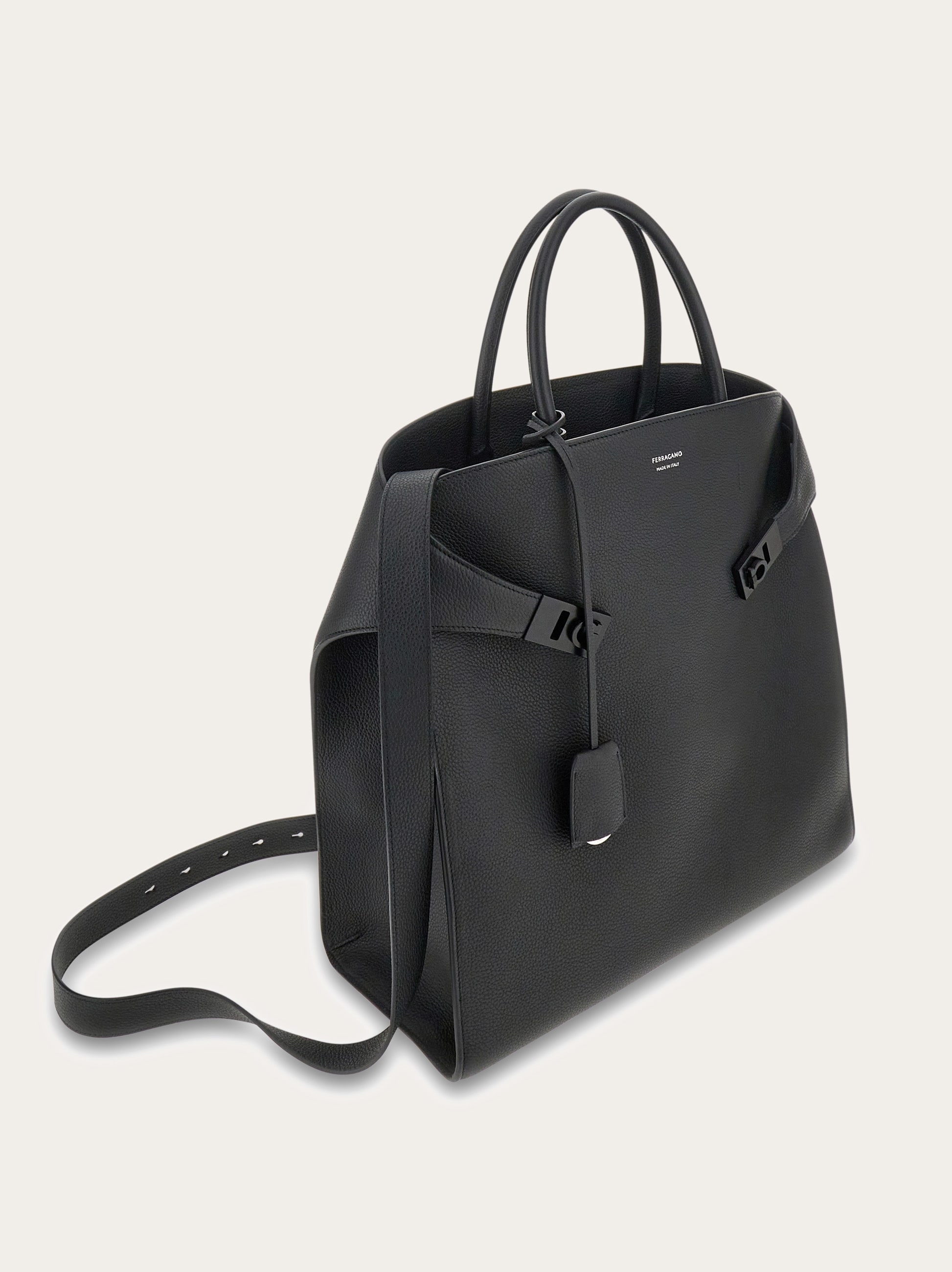 ☆人気【FERRAGAMO】☆ハグトップ ハンドル トートバッグ☆ Hug トートバッグ - メンズ | Ferragamo