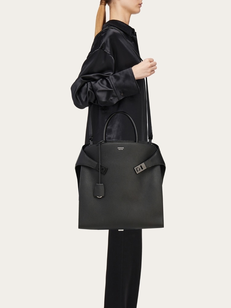 Hug tote bag - Women | Ferragamo