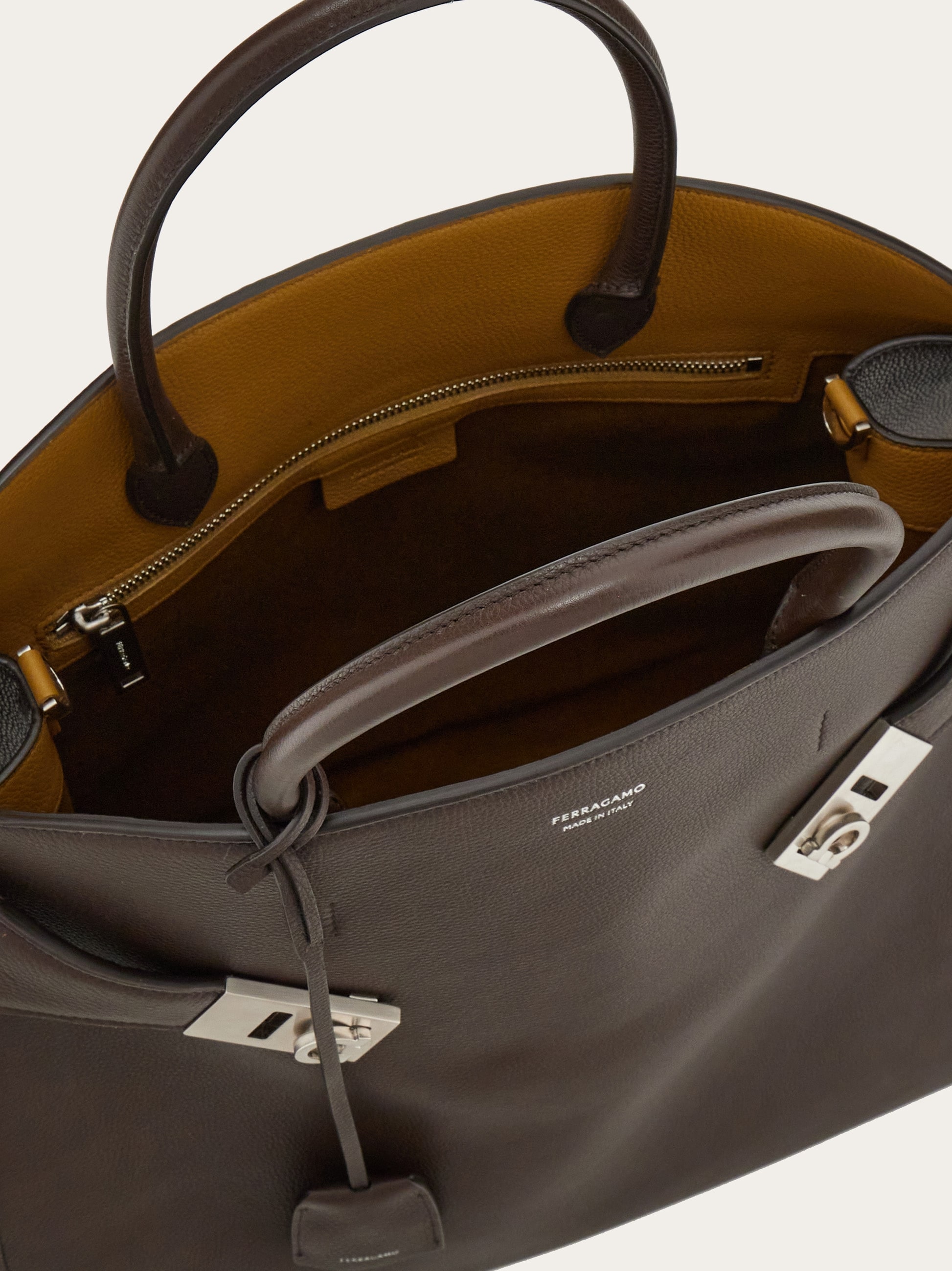 Hug tote bag - Women | Ferragamo