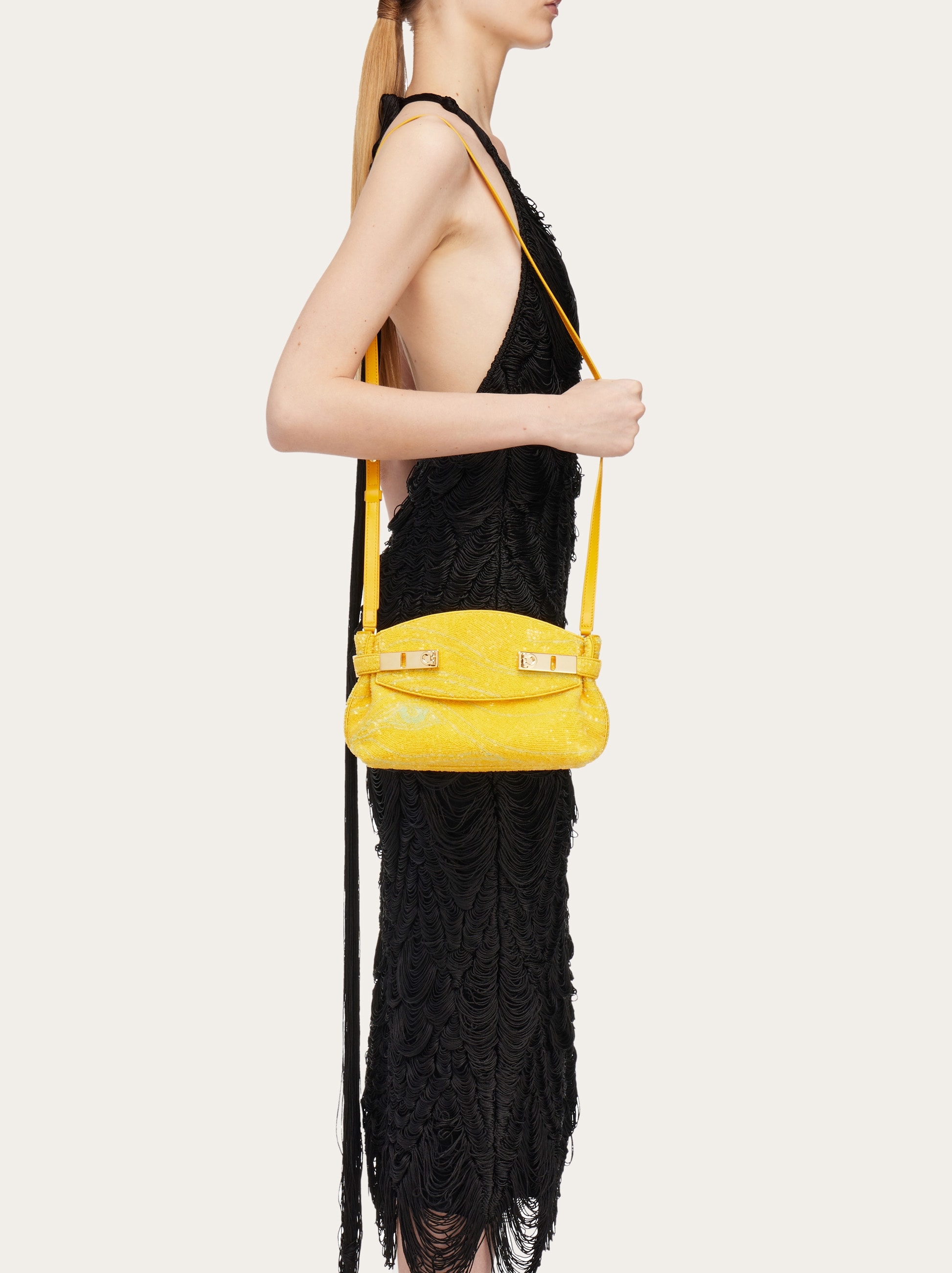 【送料&関税込】Ferragamo hug Soft Large Crossbody Bag Hug soft crossbody bag (L) - Women | Ferragamo