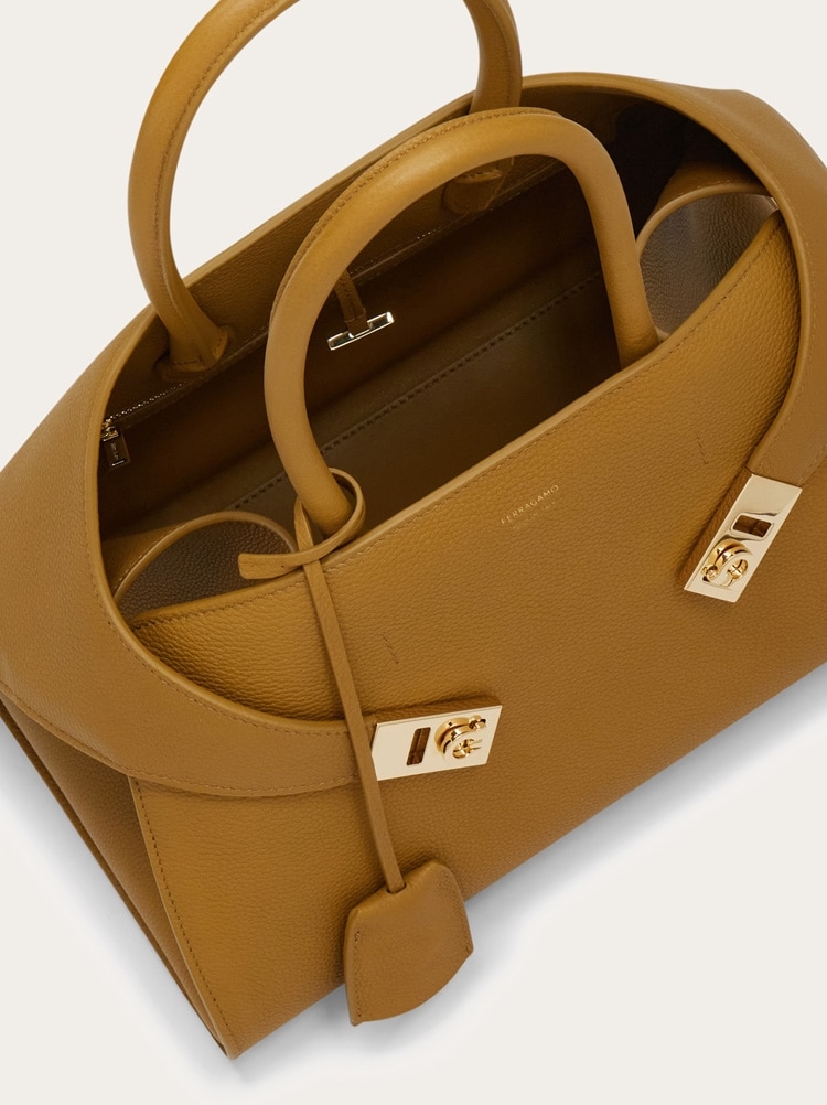 Hug Handtasche (M) Gallery image 6