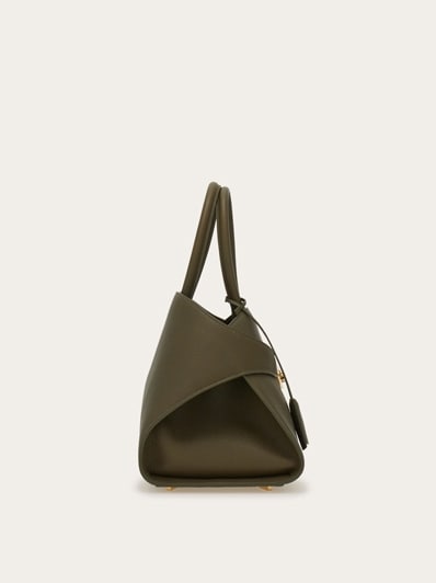 ショルダーバッグ・ポシェット Ferragamo Hug Soft M Bag In Lime Moss 三越伊勢丹 | FERRAGAMO/フェラガモ_Women通販 | Hug
