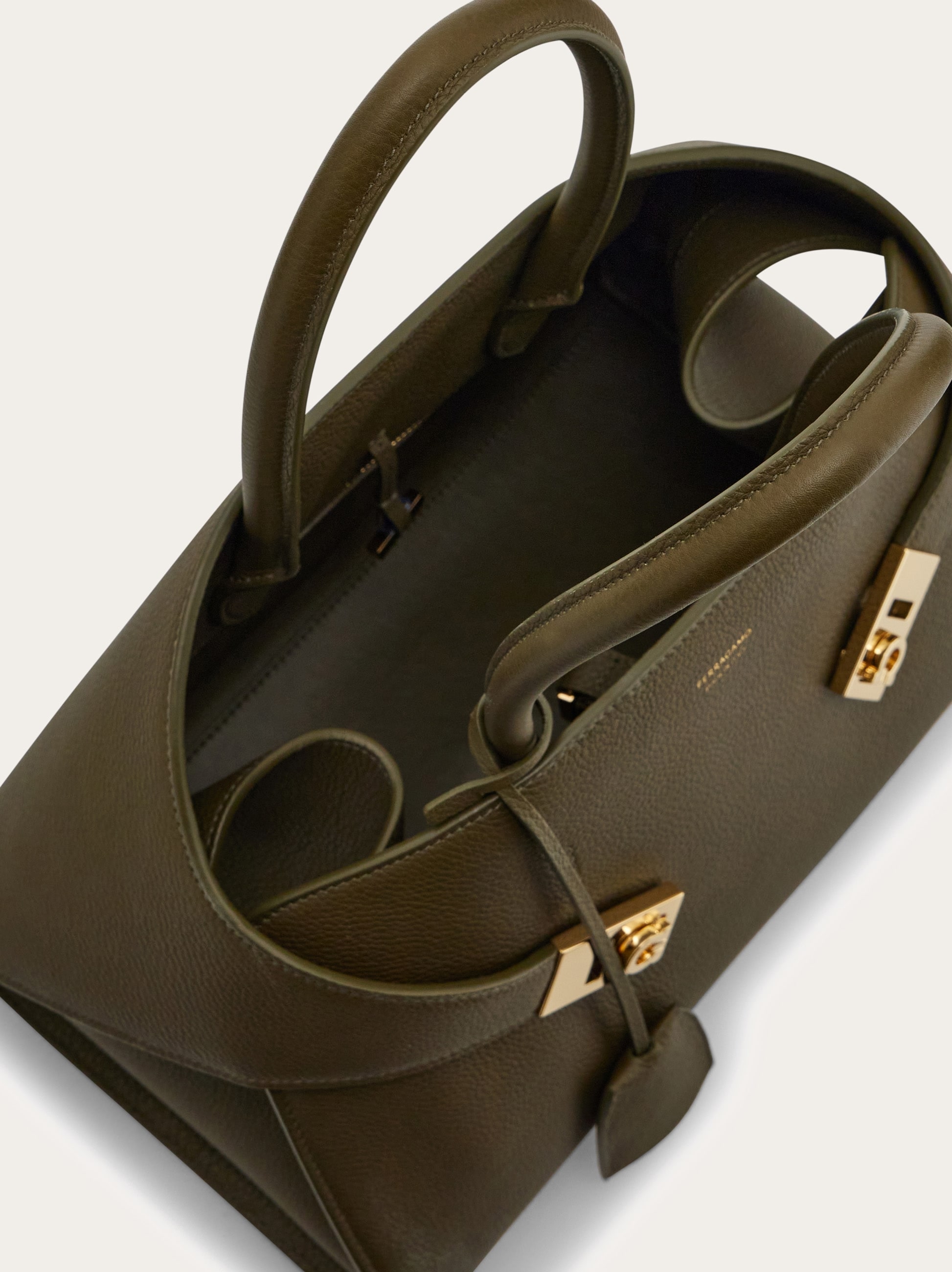 フェラガモ ハグ スモール ハンドバッグ 2WAY クレイ/ラピス Ferragamo Studio Bag 未使用品 Salvatore サルヴァトーレ