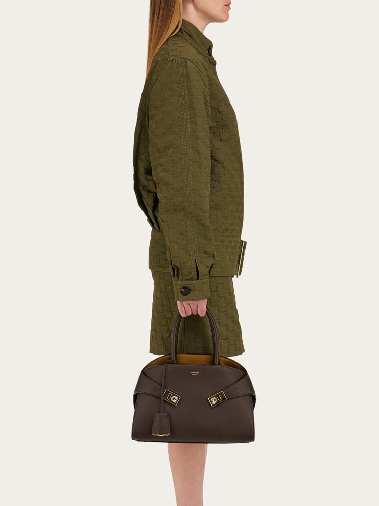 Hug bicolor handbag (M) Gallery image 2