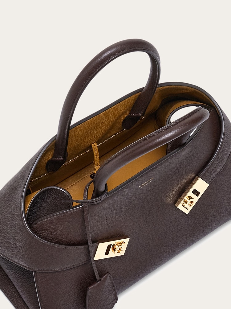 Hug bicolor handbag (M) Gallery image 6