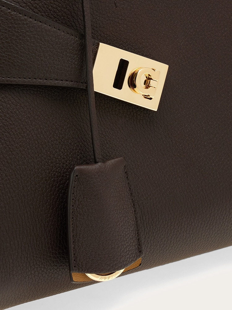 Hug bicolor handbag (M) Gallery image 8