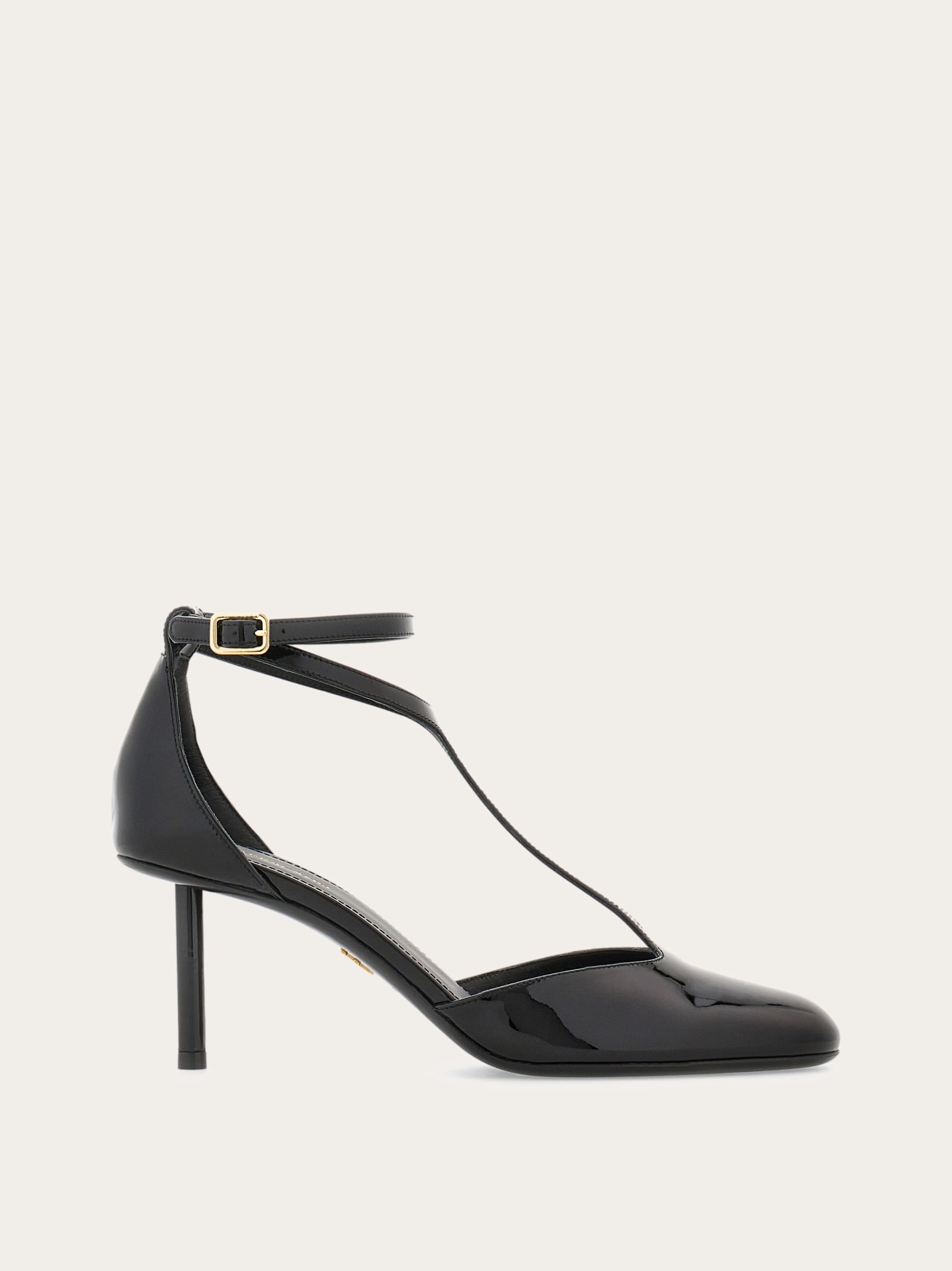パンプス FERRAGAMO BLACK PATENT T-STRAP DECOLLETE Ferragamo Patent Leather Décolleté | italist