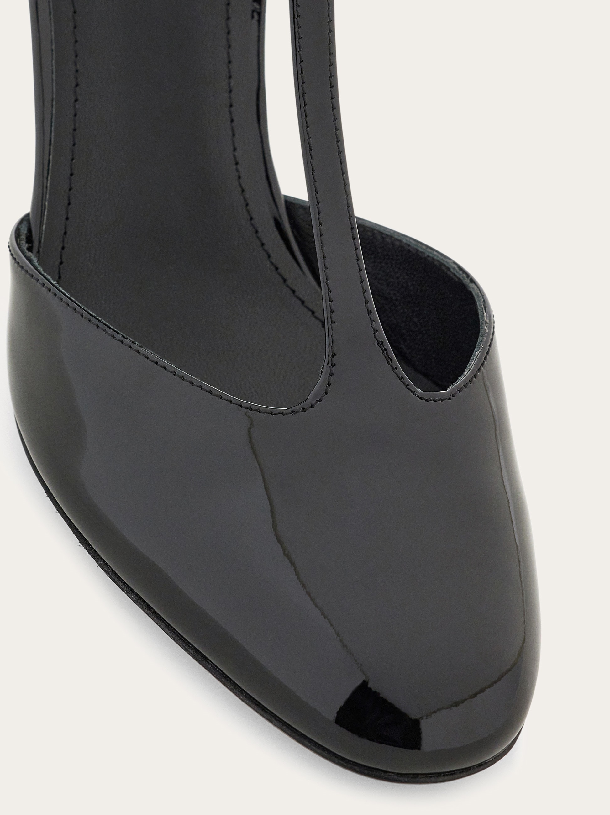 T-strap pump - Women | Ferragamo