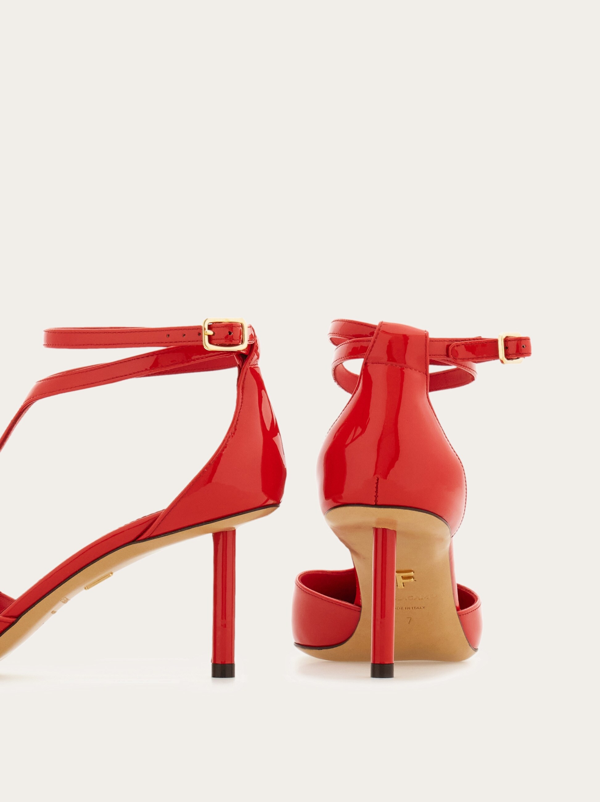 【関税&送料込】Ferragamo Red Pump T-Strap In Patent Leather Ferragamo Red Pump T-Strap In Patent Leather – LOZURI®