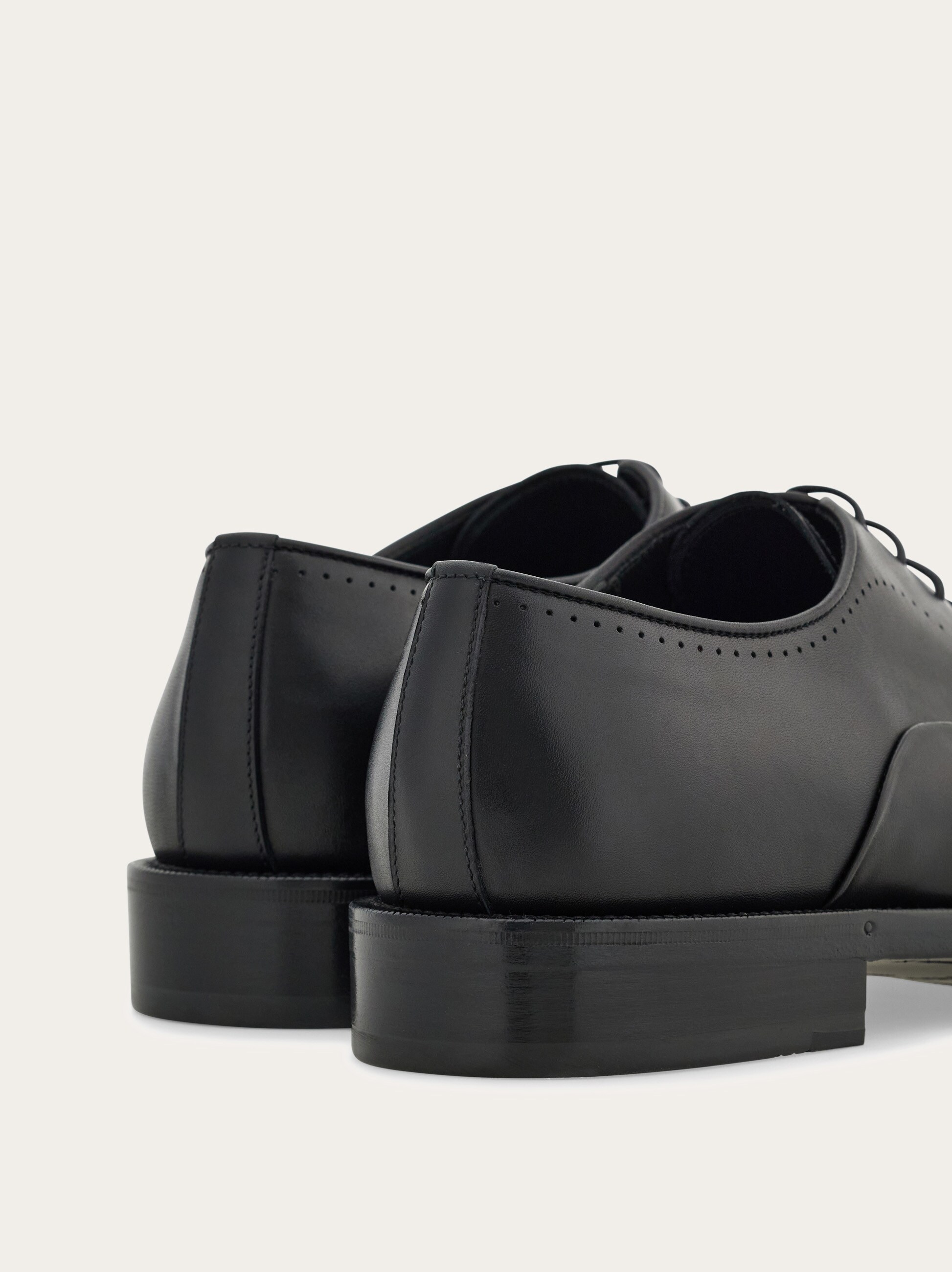 Oxford Brogue - Men | Ferragamo display picture 3