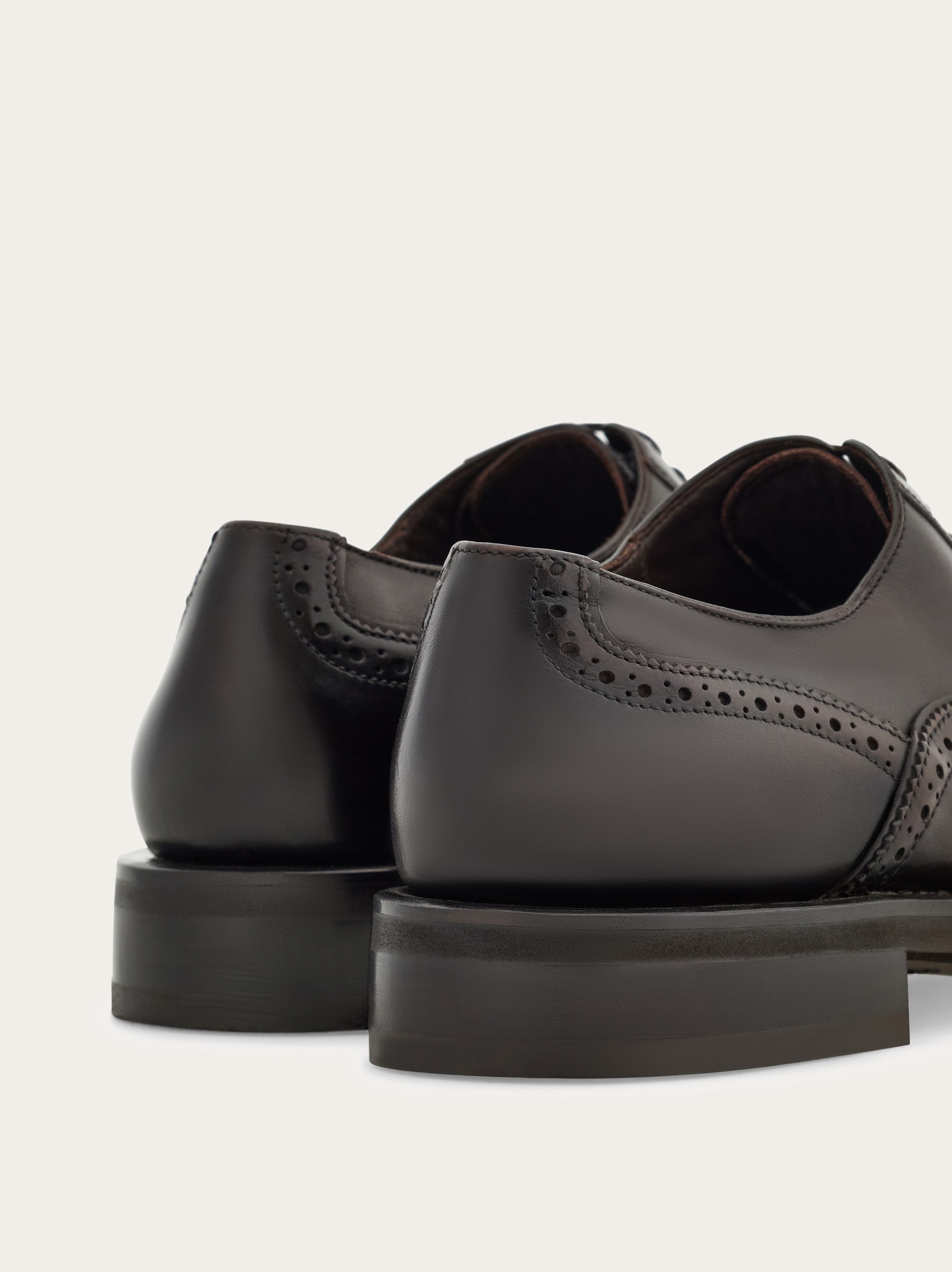 FERRAGAMO直営店 スライドフック Driver with Gancini ornament - Men | Ferragamo