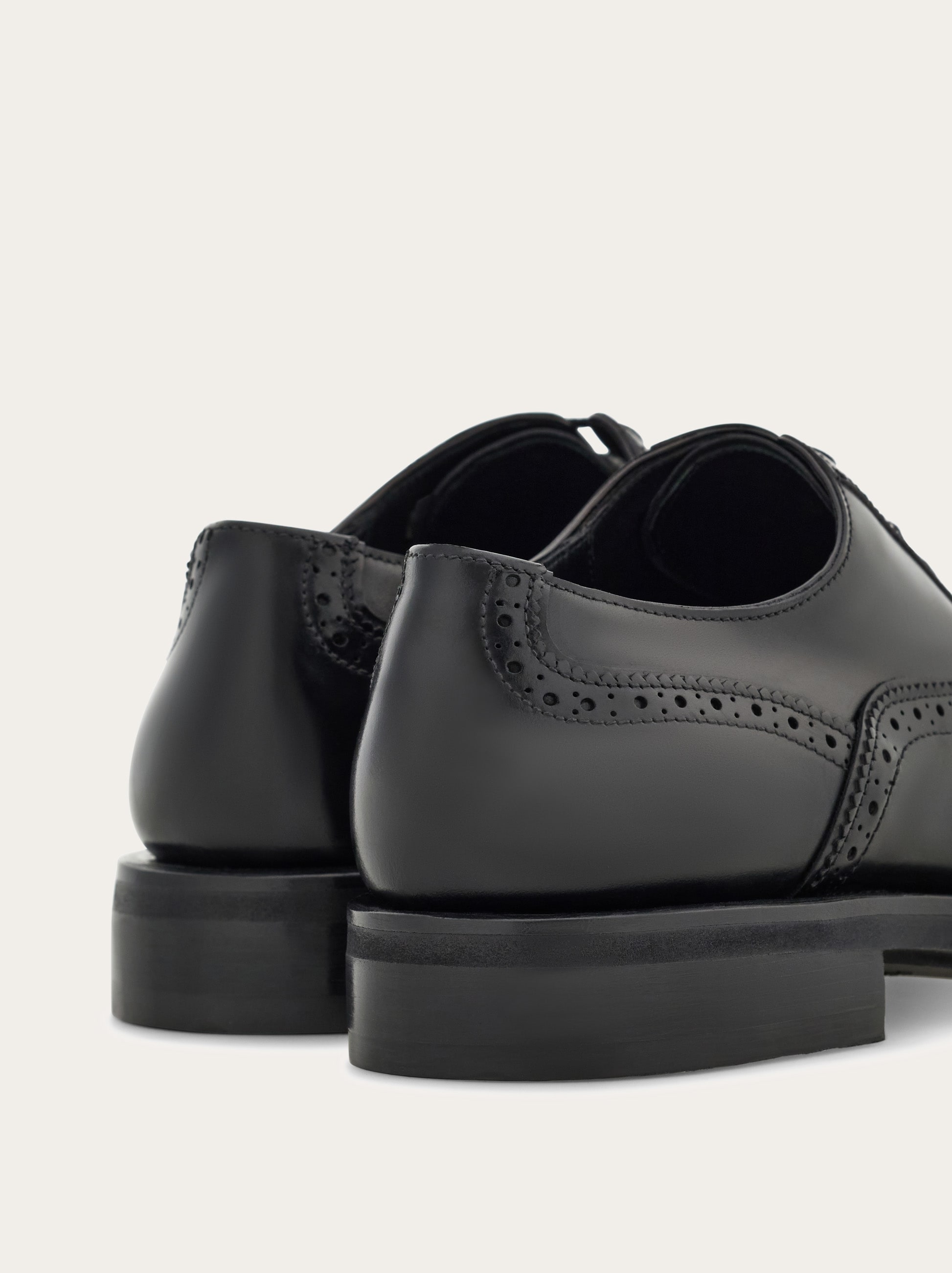 Tramezza Oxford Brogue - Men | Ferragamo
