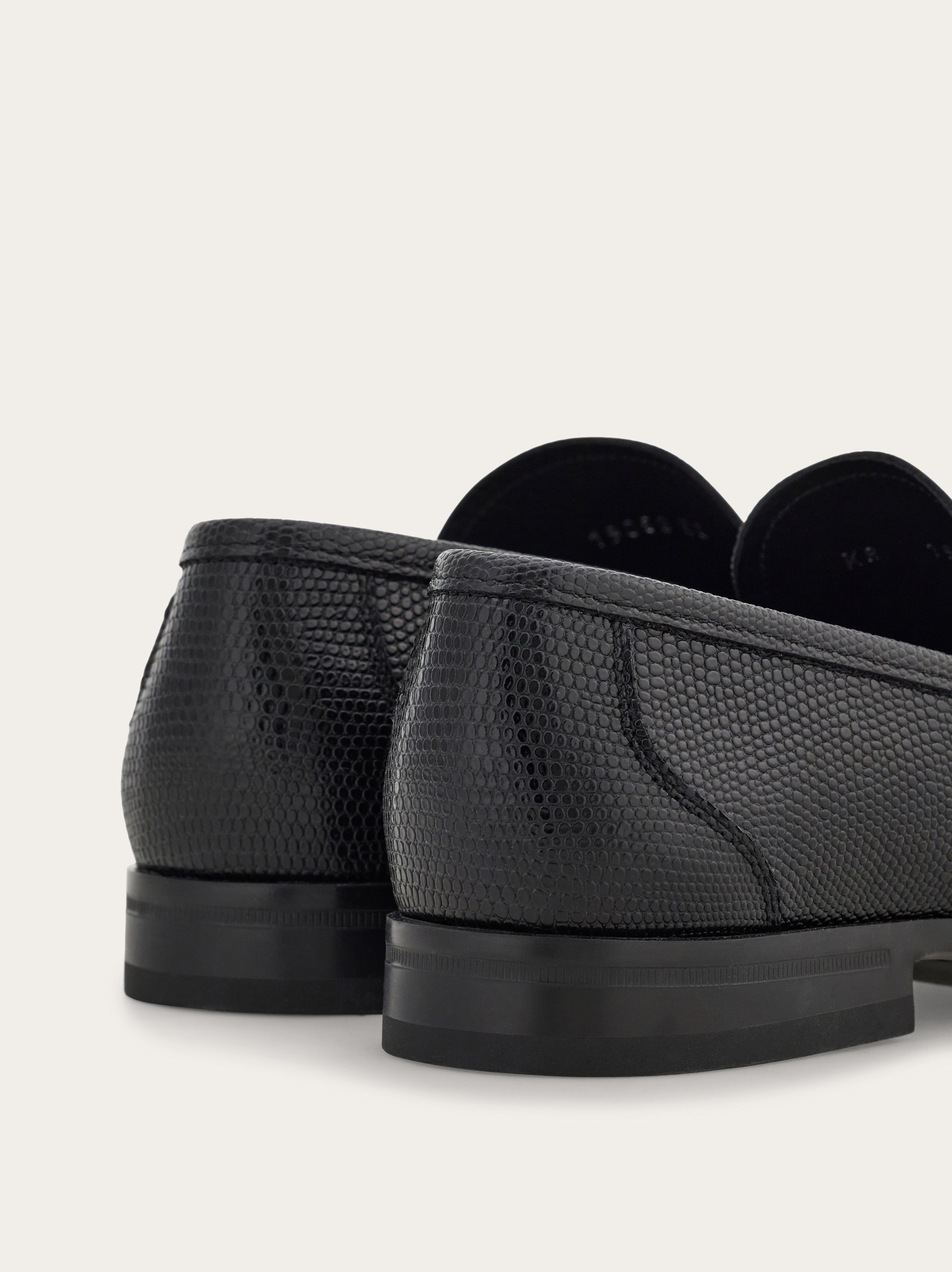 SALVATORE FERRAGAMO ロルアンクルフツ 01I811ROL60775408 NERO Moccasin with Gancini ornament - Men | Ferragamo