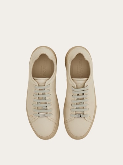 Salvatore Ferragamo｜SNEAKERS (030606 774815) Salvatore Ferragamo｜SNEAKERS (030606 774815) New Vara plate