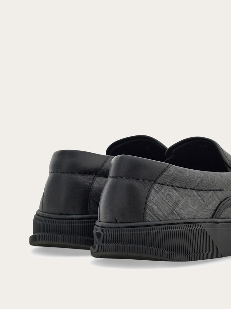 Slip on sneaker Gallery image 4