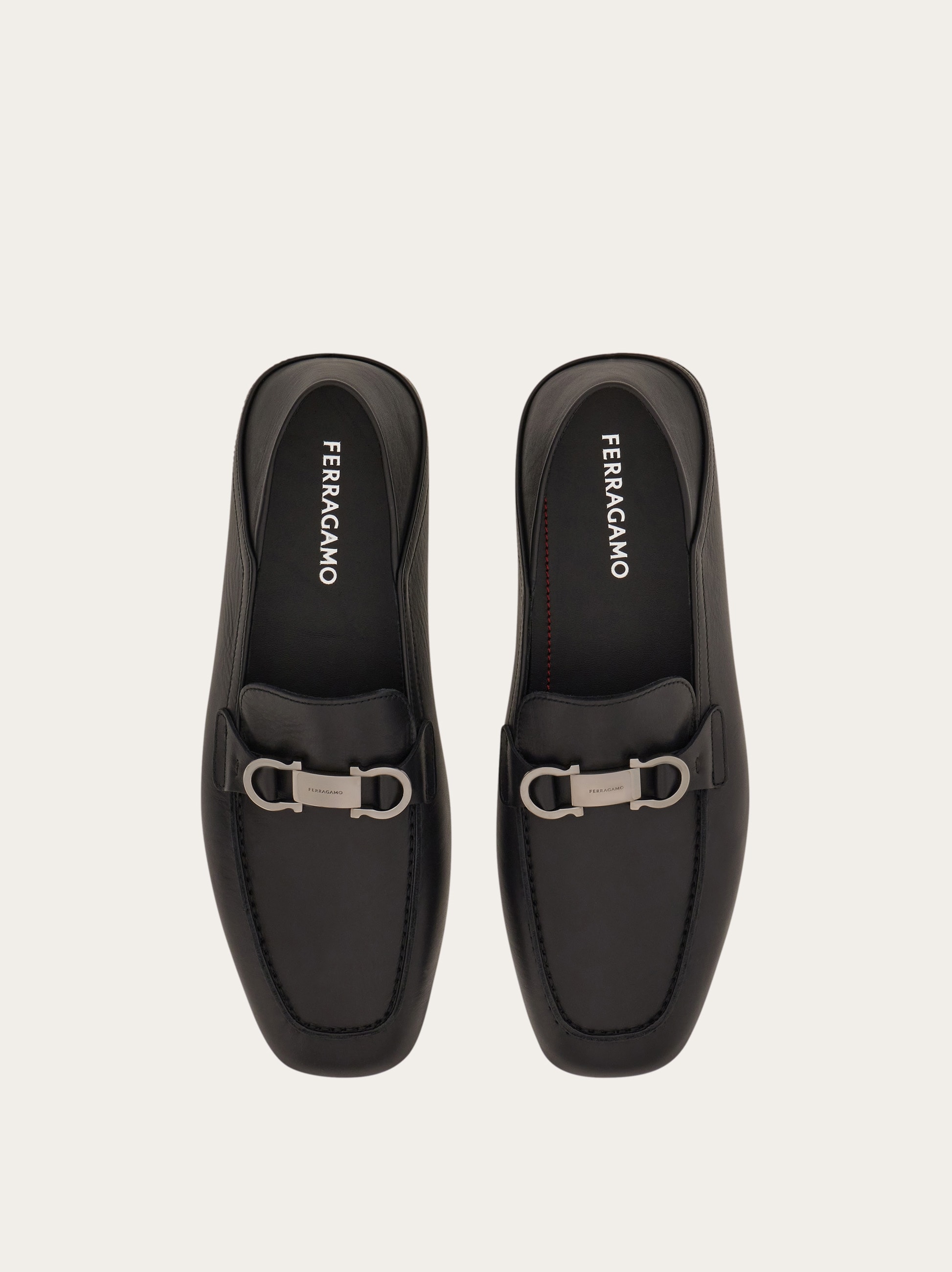 Salvatore Ferragamo 馬と建物のマフラー Salvatore Ferragamo 馬と建物のマフラー Salvatore Ferragamo