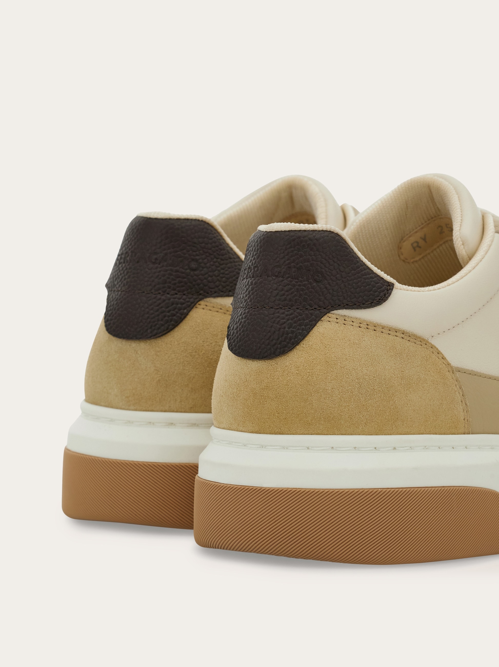 【FERRAGAMO】★送料・関税込★Ganchini sneakers 030191 747629 FERRAGAMO Low top sneaker with logo | REVERSIBLE