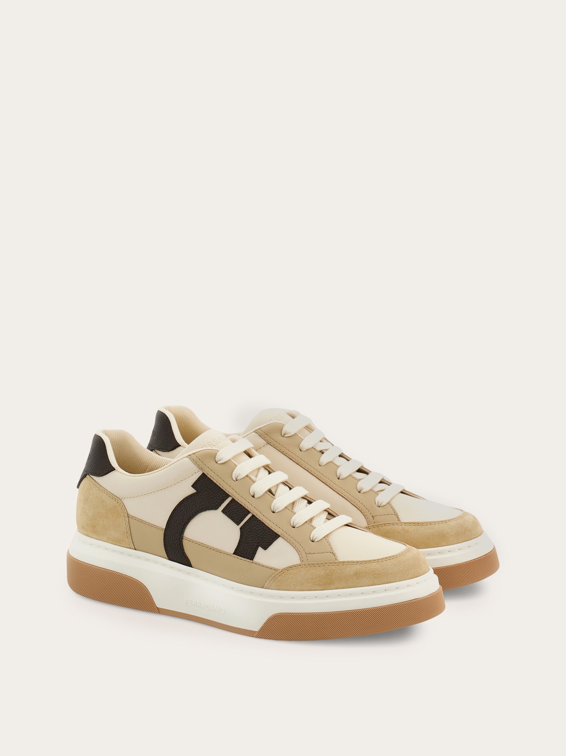【送料&関税込】Ferragamo gancini Low-top Sneakers Gancini low-top sneaker - Men | Ferragamo