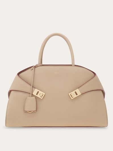 関税込【Ferragamo】ハグ ハンドバッグ ベージュ Hug ハンドバッグ(M) - ウィメンズ | Ferragamo